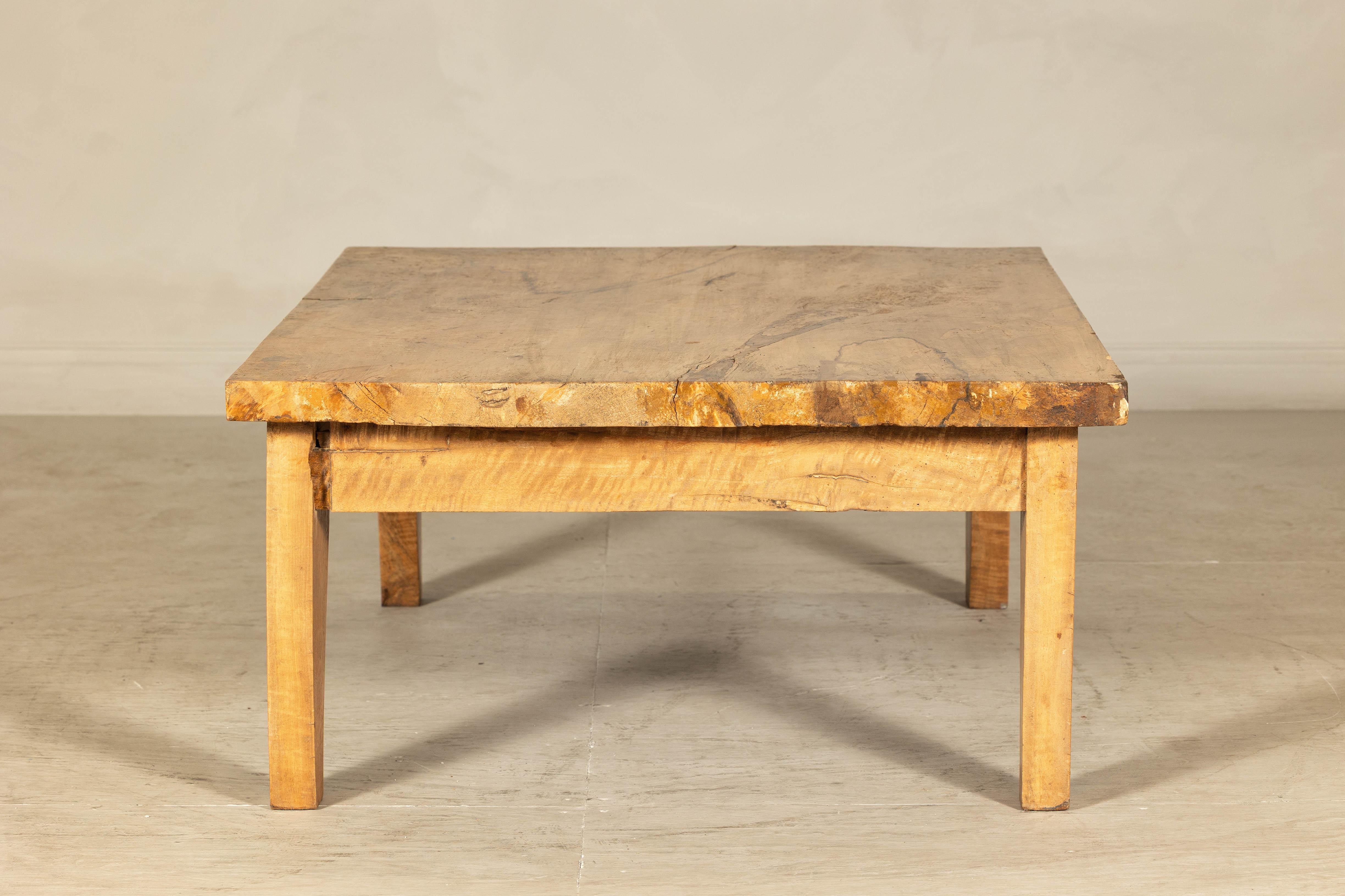 Table basse vintage Mango avec tiroir et pieds fuselés en vente 3