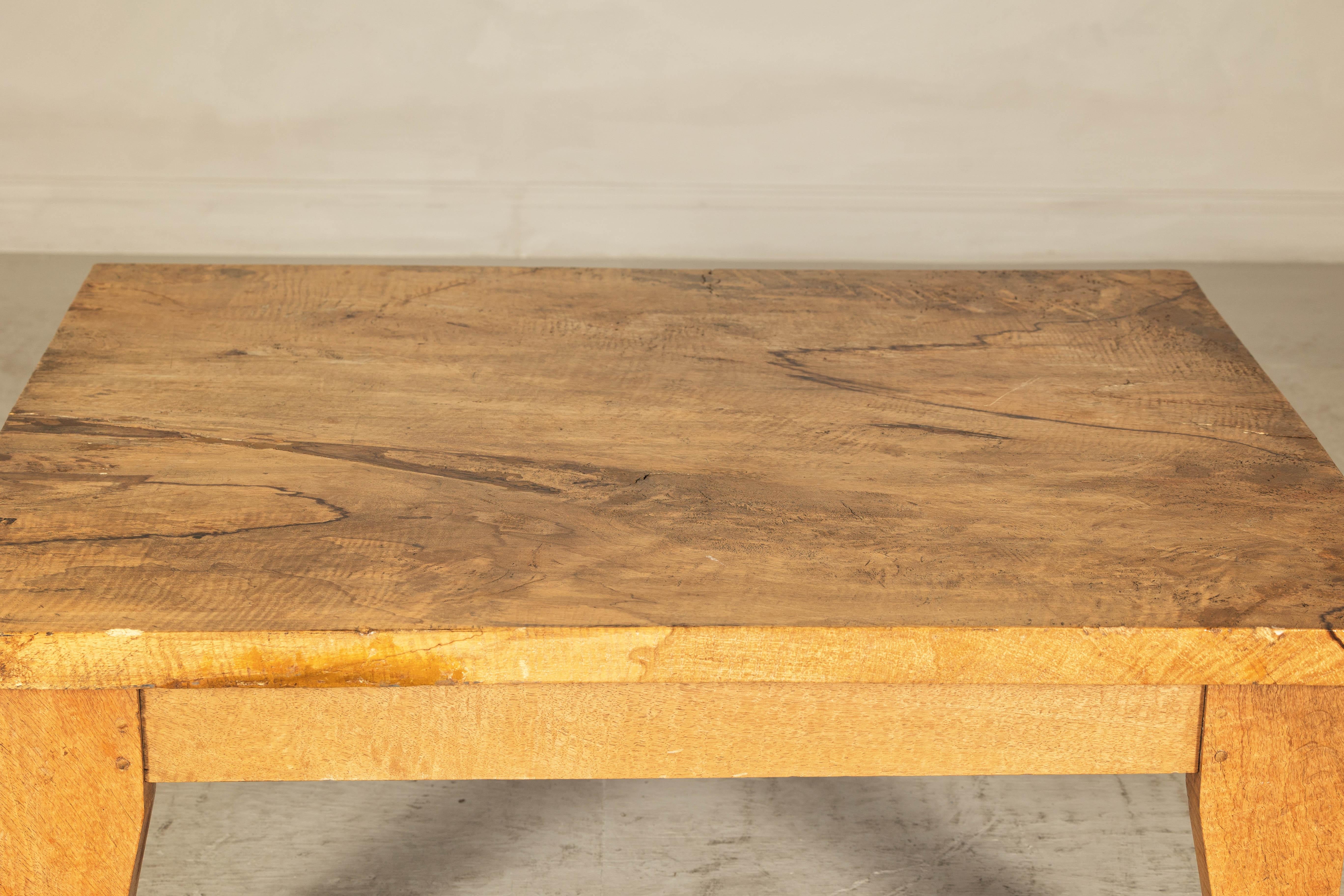 Bois de feuillus Table basse vintage Mango avec tiroir et pieds fuselés en vente