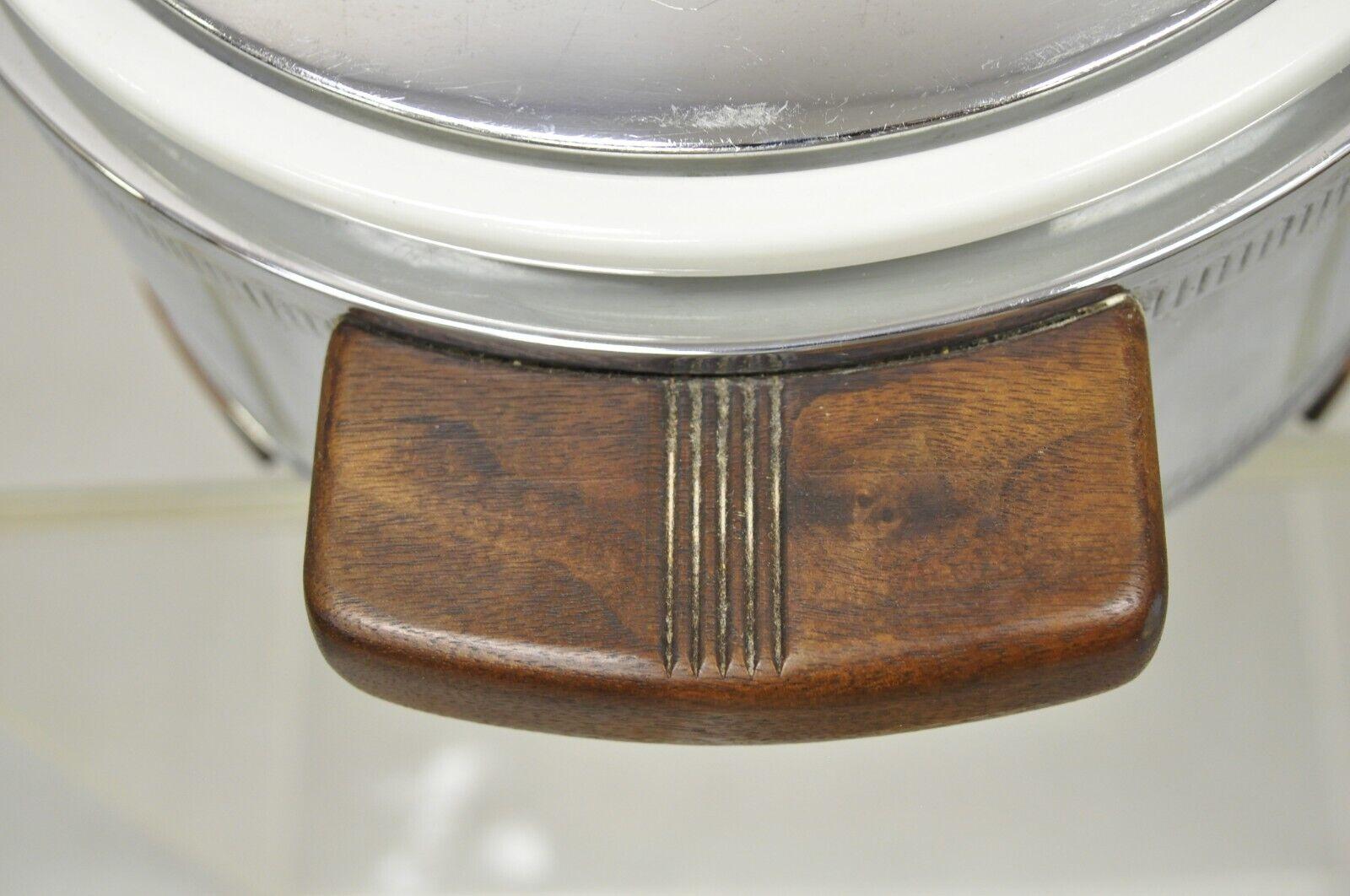 20ième siècle Vintage Manning, Bowmans Art Deco Stainless Steel Double Warmer 2 Ceramic Dishes en vente