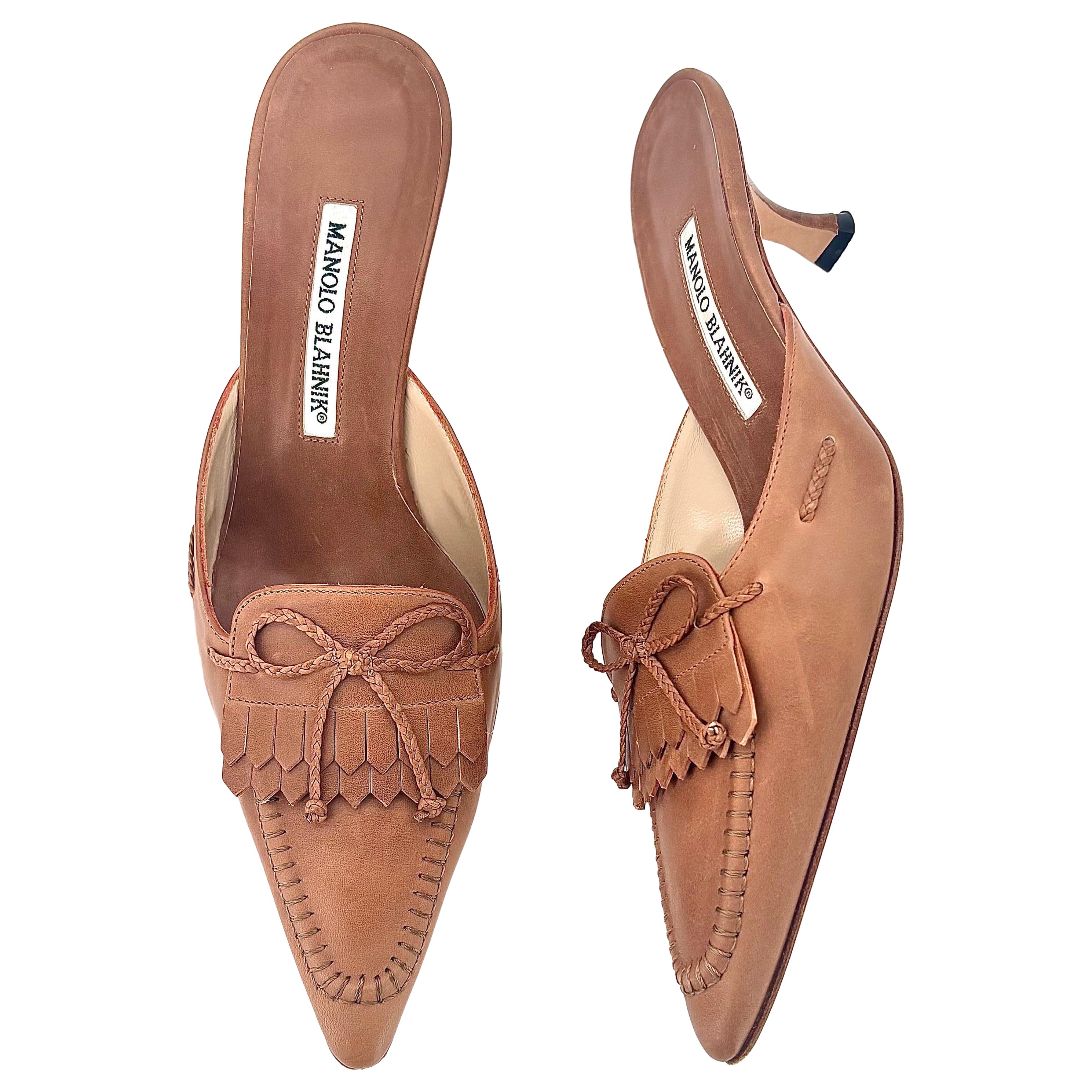 Vintage Manolo Blahnik  Mules à bout pointu et à talon fin avec nœud et franges 39.5 en vente