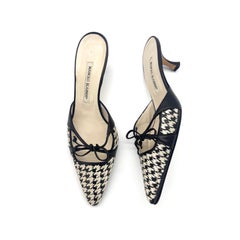 Vintage Manolo Blahnik Bow Houndstooth Kitten Heel Pointed Toe Mules 38