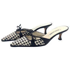 Vintage Manolo Blahnik Bow Houndstooth Kitten Heel Pointed Toe Mules 38