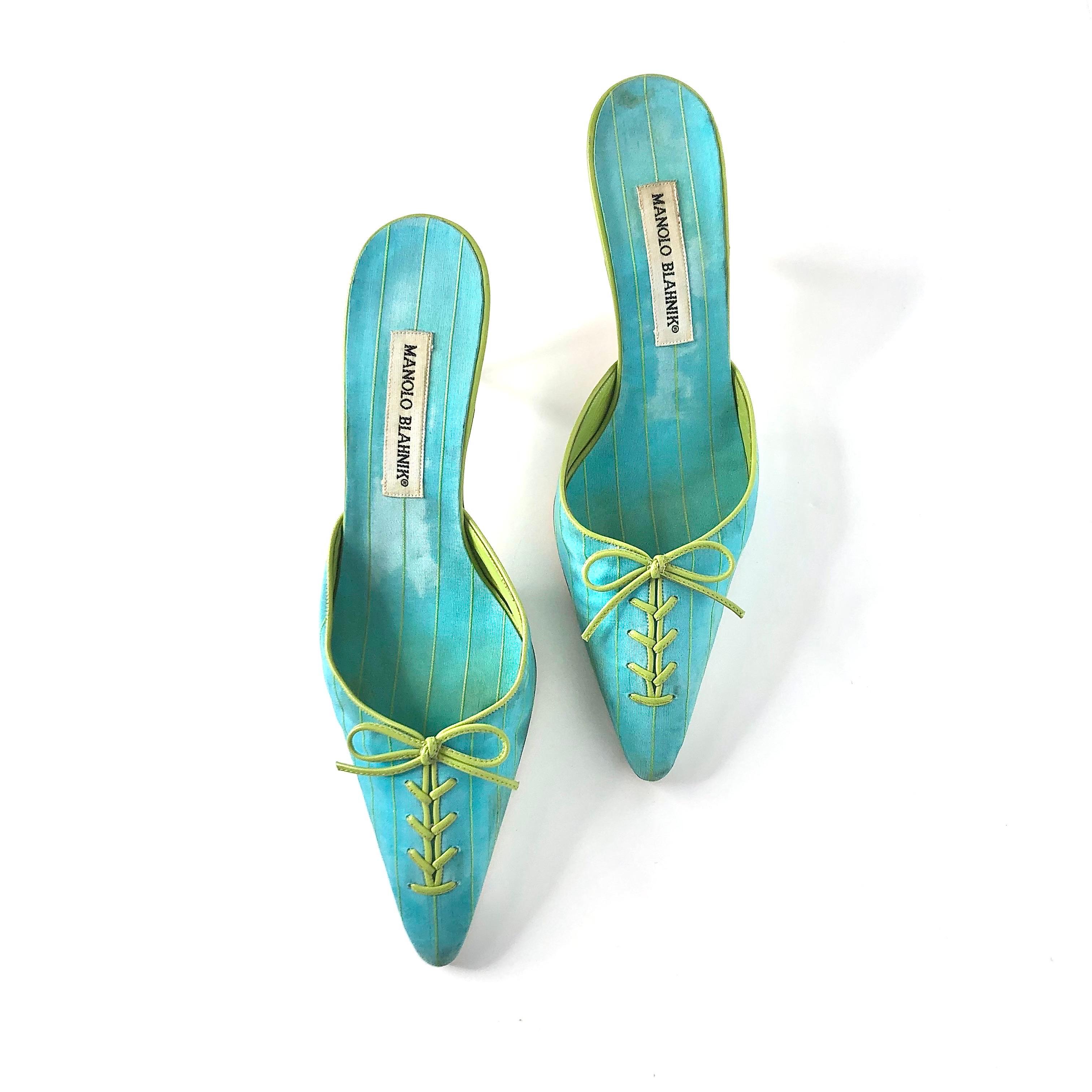 Vintage Manolo Blahnik Schleife Laceup spitzen Zeh heeled Mules
Farbe Multi
Größe 39IT
Obermaterial aus Stoff
Ledersohle
Gestreiftes Oberteil
Mittlerer Absatz
Gespitzte Zehe
Schleife Detail
Normale Gebrauchsspuren, verdeckte Seite der Fersen haben