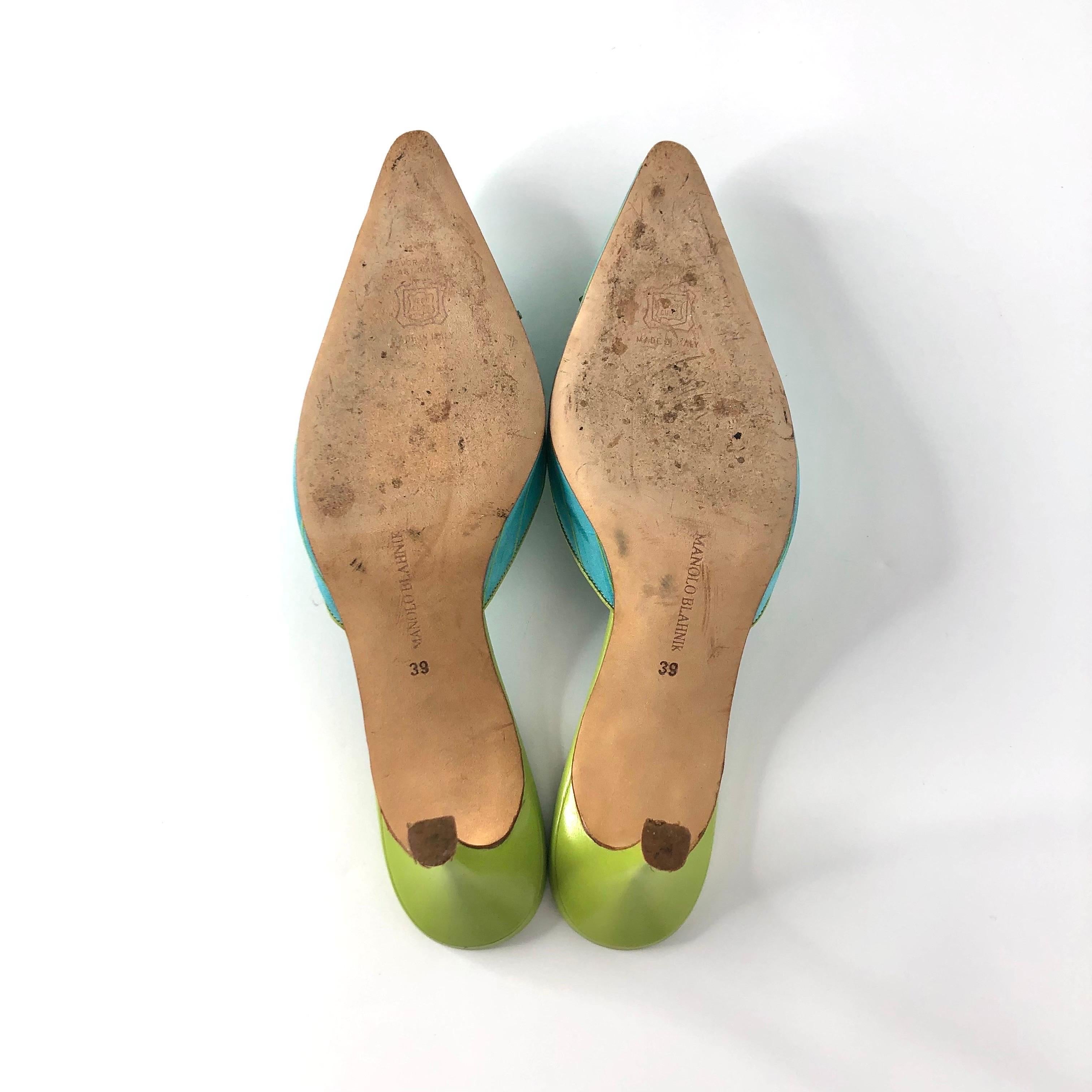 Vintage Manolo Blahnik Bow Lace Up Pinstripe Pointed Toe 39 im Angebot 1