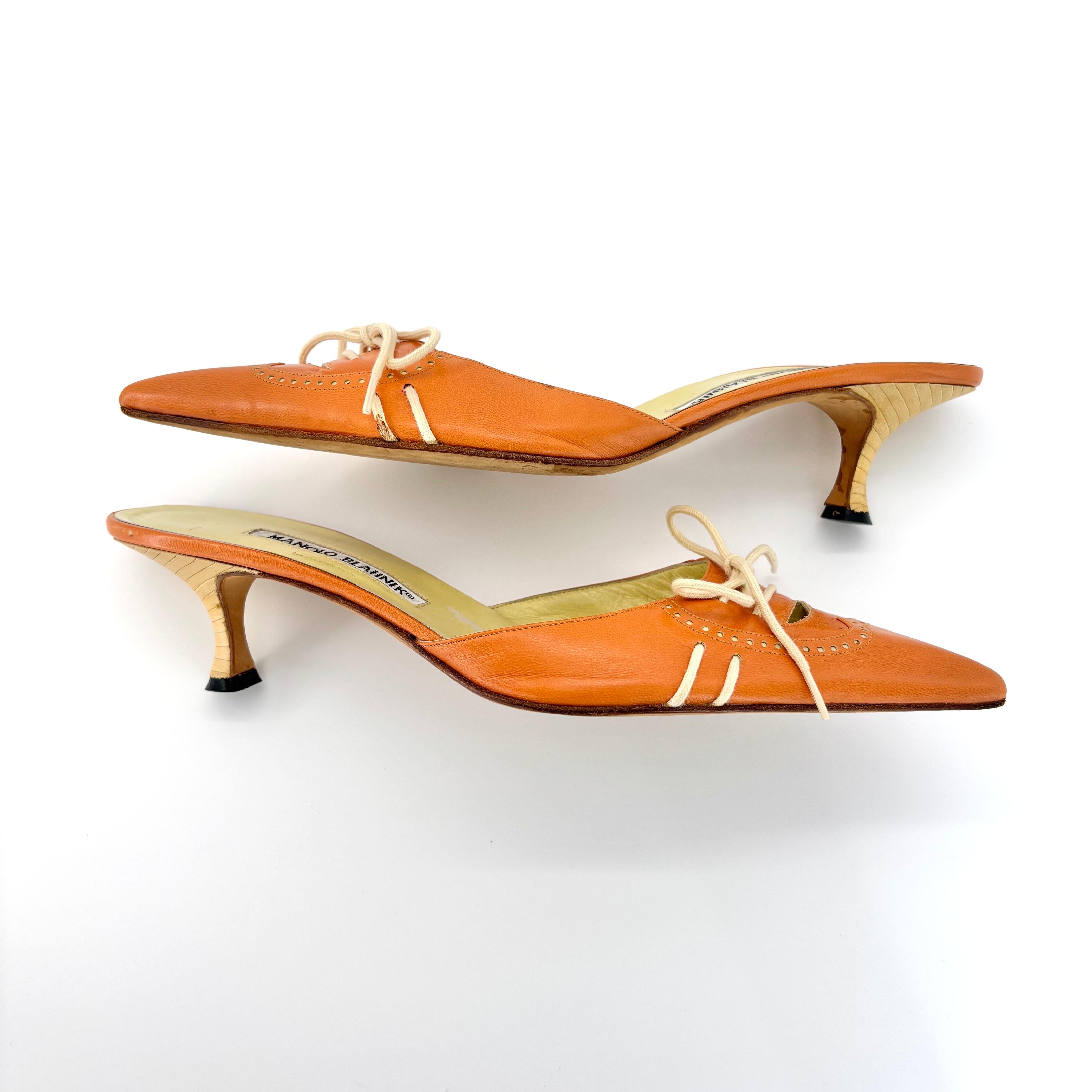 Vintage Manolo Blahnik Schleife Orange Spitze Kitten Heel Slip On Mules 41 Damen im Angebot