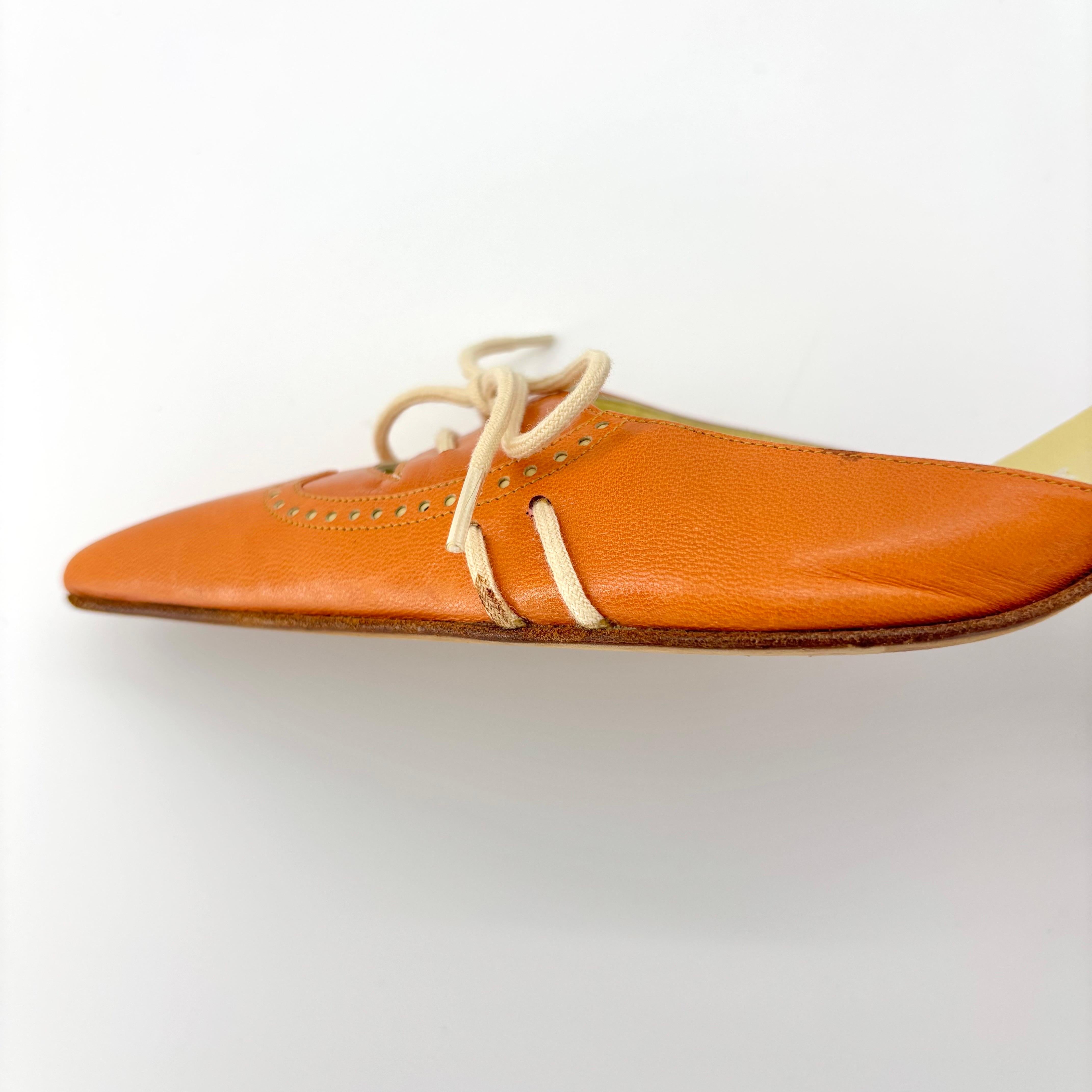 Vintage Manolo Blahnik Schleife Orange Spitze Kitten Heel Slip On Mules 41 im Angebot 2
