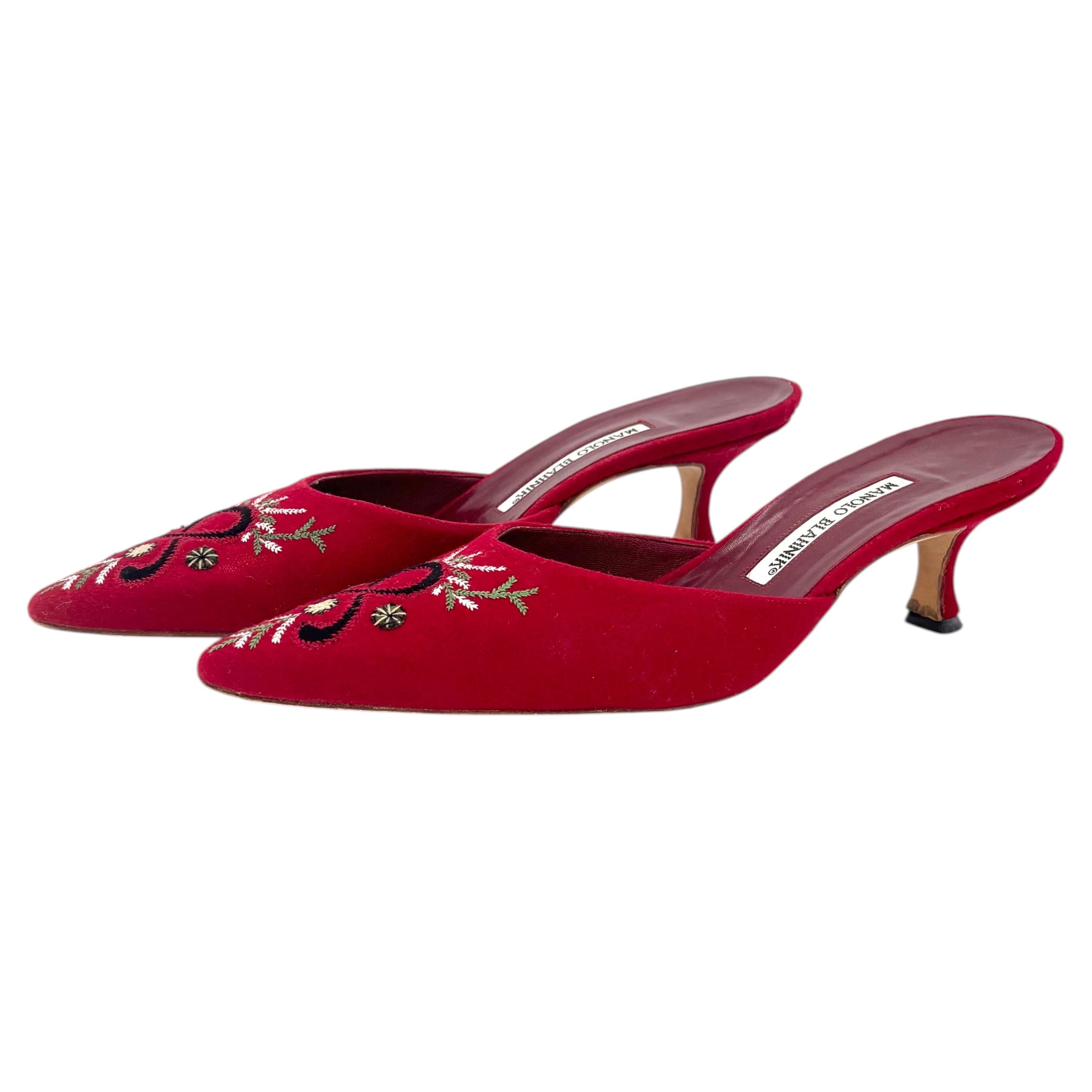 Vintage Manolo Blahnik Pumps mit Stickerei, spitzer Zehenpartie und Kitten-Heel, Größe 39
