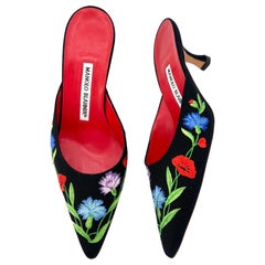 Vintage Manolo Blahnik Floral Embroidered Kitten Heel Pointed Toe Mules Pumps 37