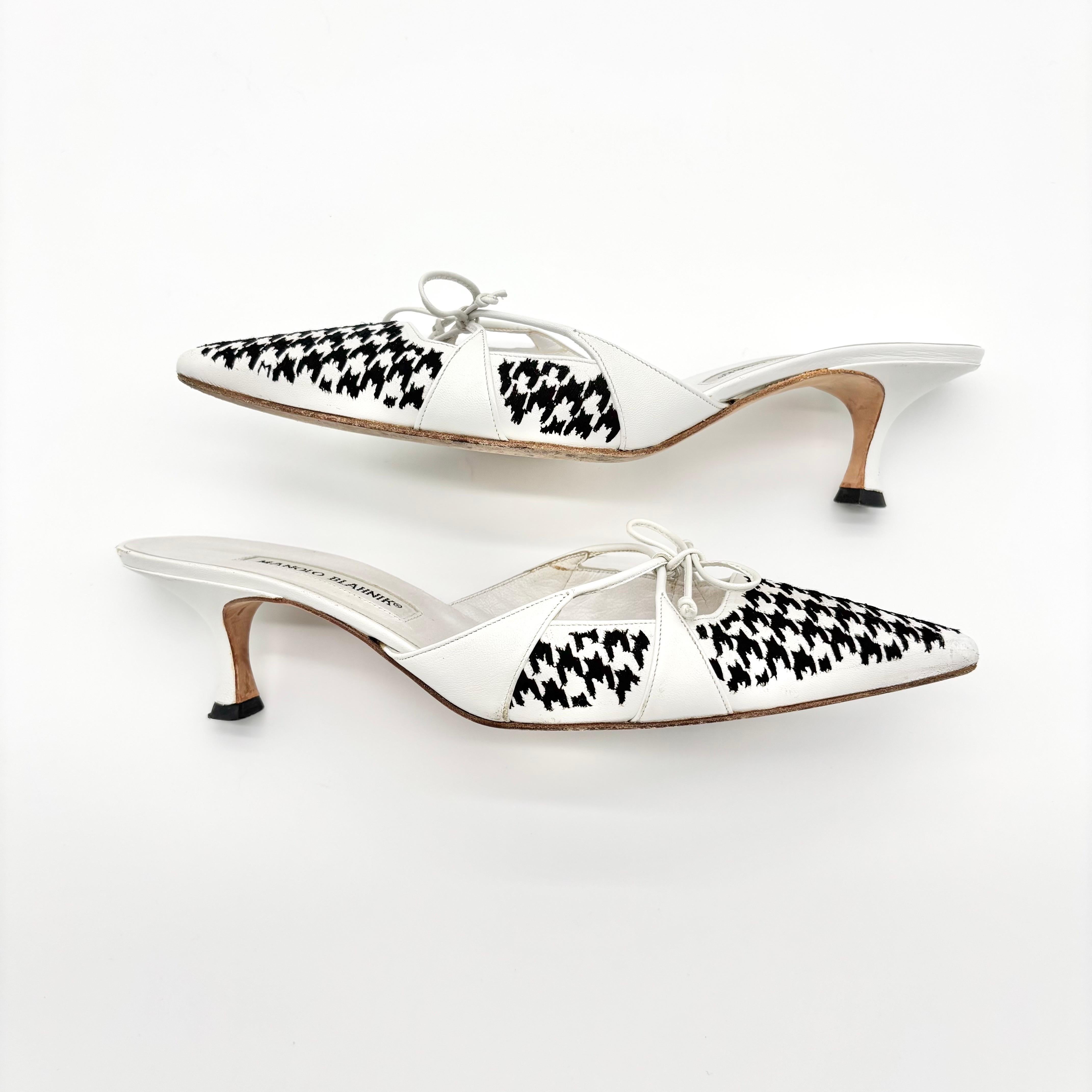 Vintage By Manolo Blahnik Hahnentritt Schleife Spitze Zehe Kitten Heel Mules Pumps 40.5 (Grau) im Angebot