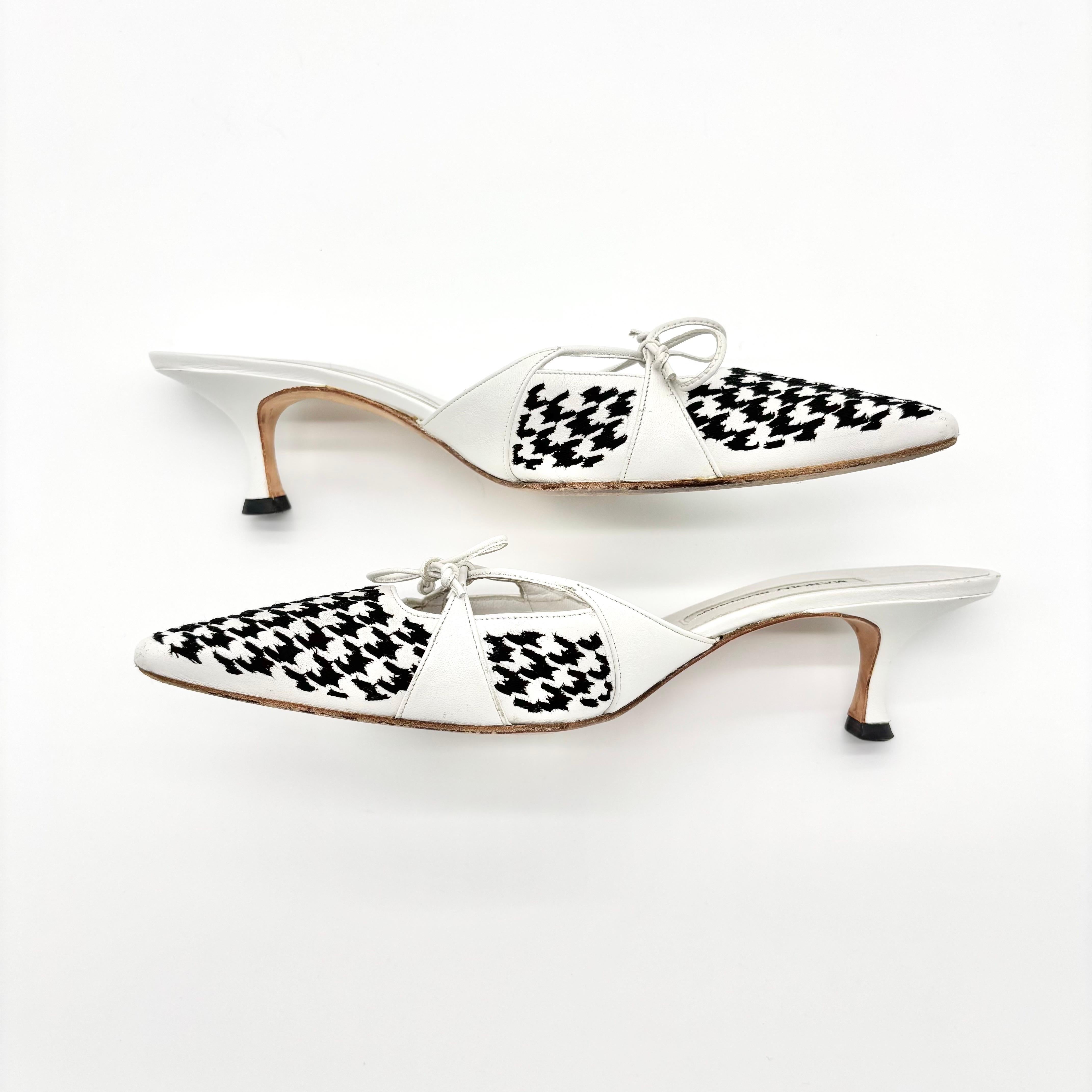 Vintage By Manolo Blahnik Hahnentritt Schleife Spitze Zehe Kitten Heel Mules Pumps 40.5 im Zustand „Gut“ im Angebot in Mechanicsville, VA