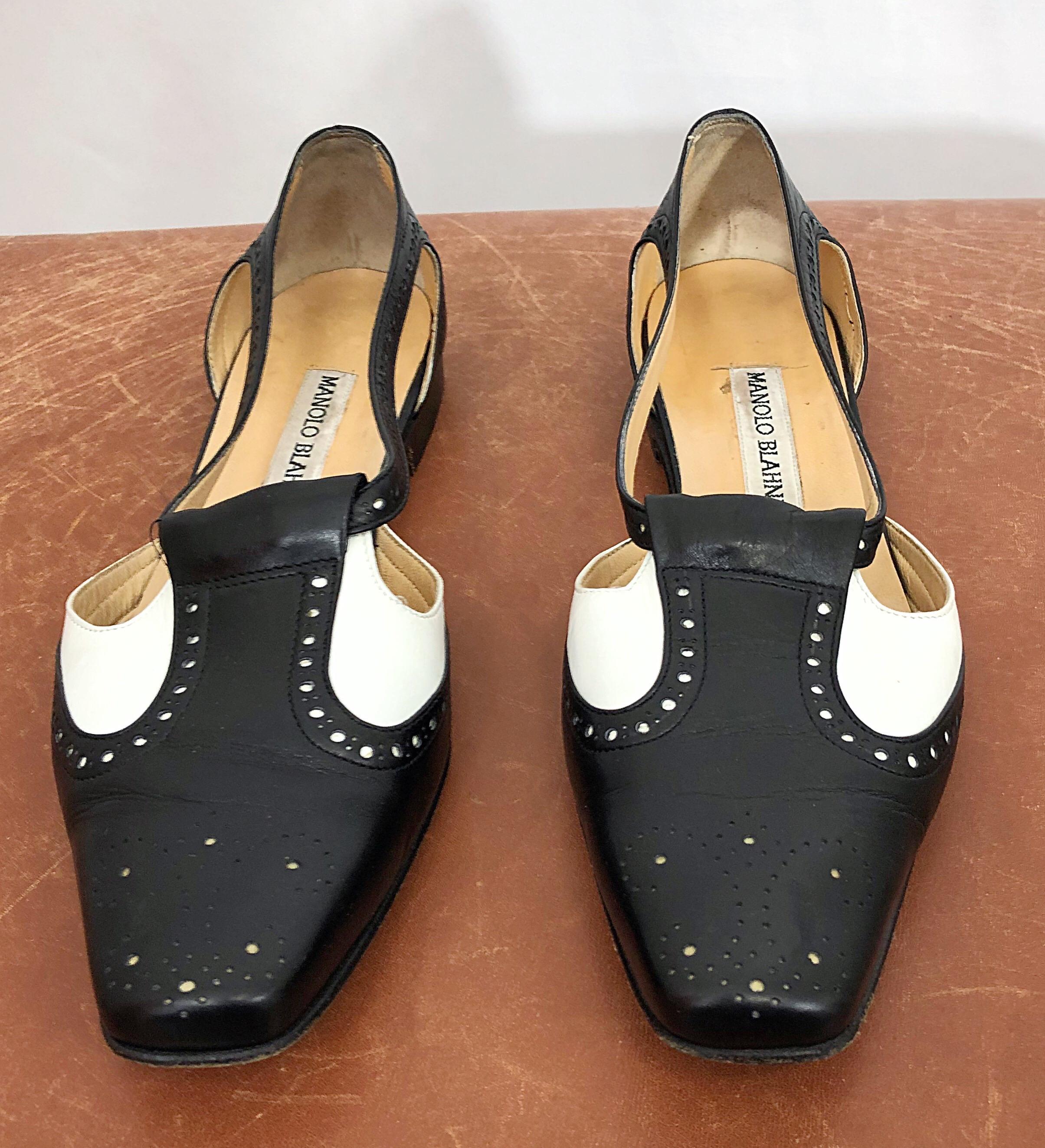 Vintage Manolo Blahnik Spectator-Flats / Schuhe in Schwarz und Weiß, Vintage, Größe 38,5 / 8,5 im Angebot 1