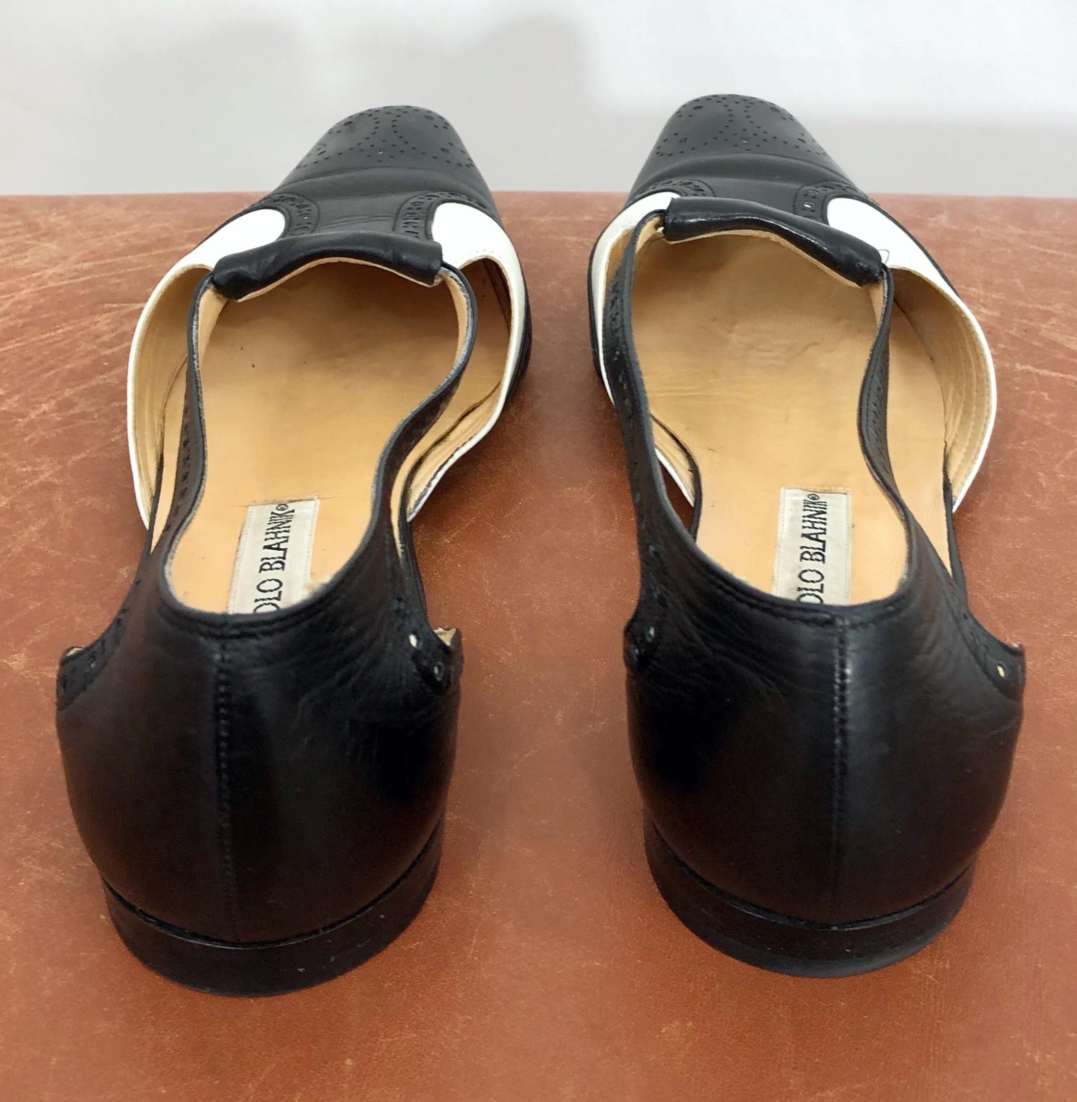 Vintage Manolo Blahnik Size 38.5 / 8.5 Black and White Spectator Flats / Shoes In Good Condition For Sale In San Diego, CA