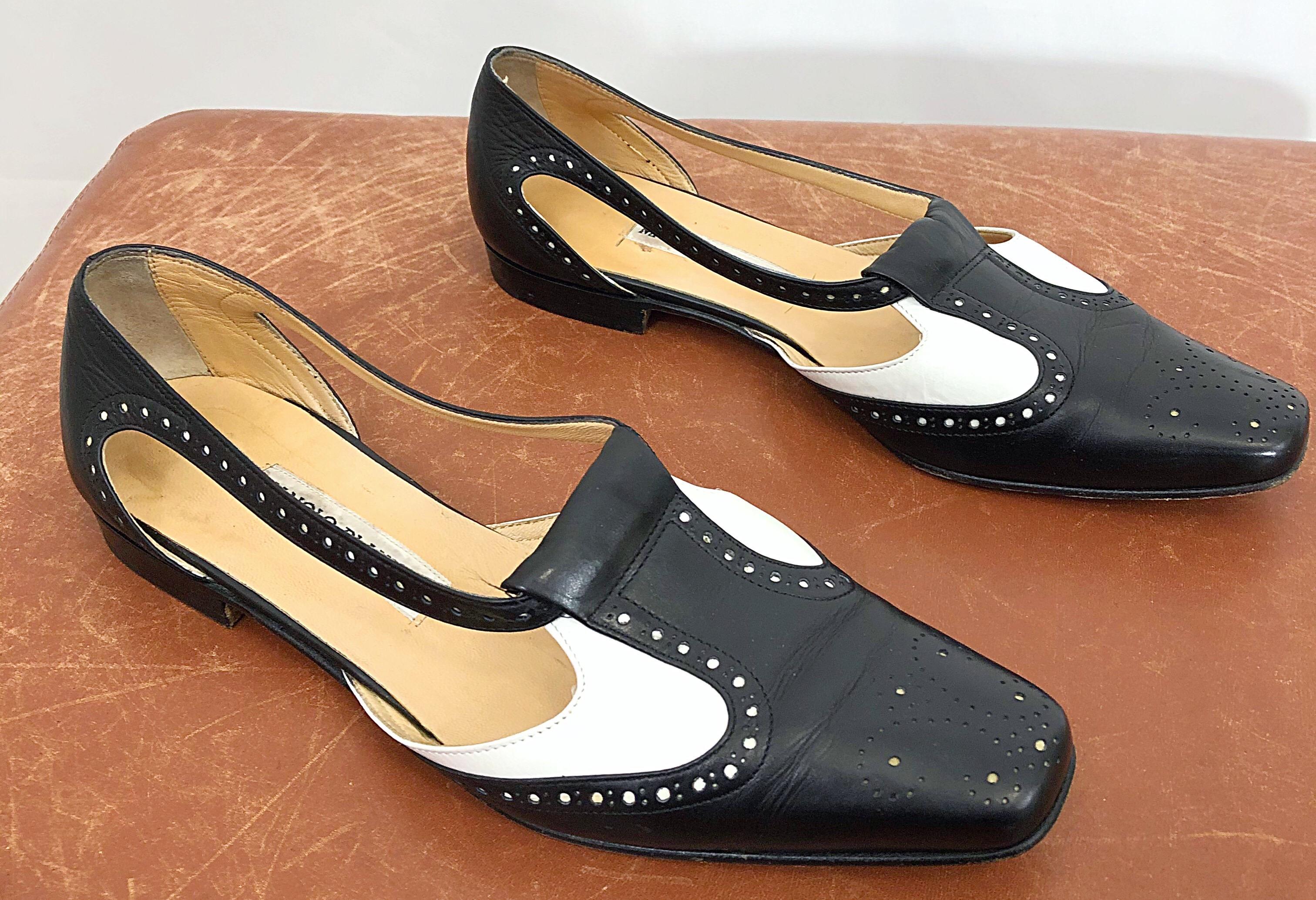 Women's Vintage Manolo Blahnik Size 38.5 / 8.5 Black and White Spectator Flats / Shoes For Sale