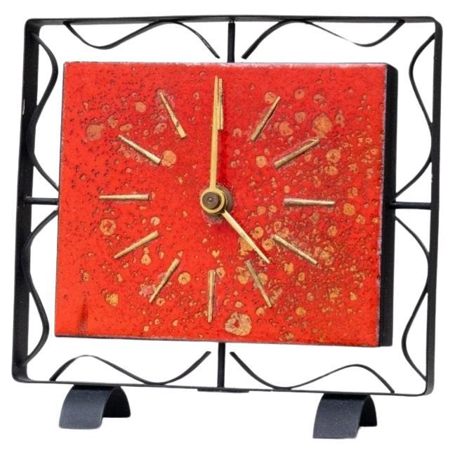 Vintage-Manteluhr aus rot emailliertem Metall, 1960er Jahre