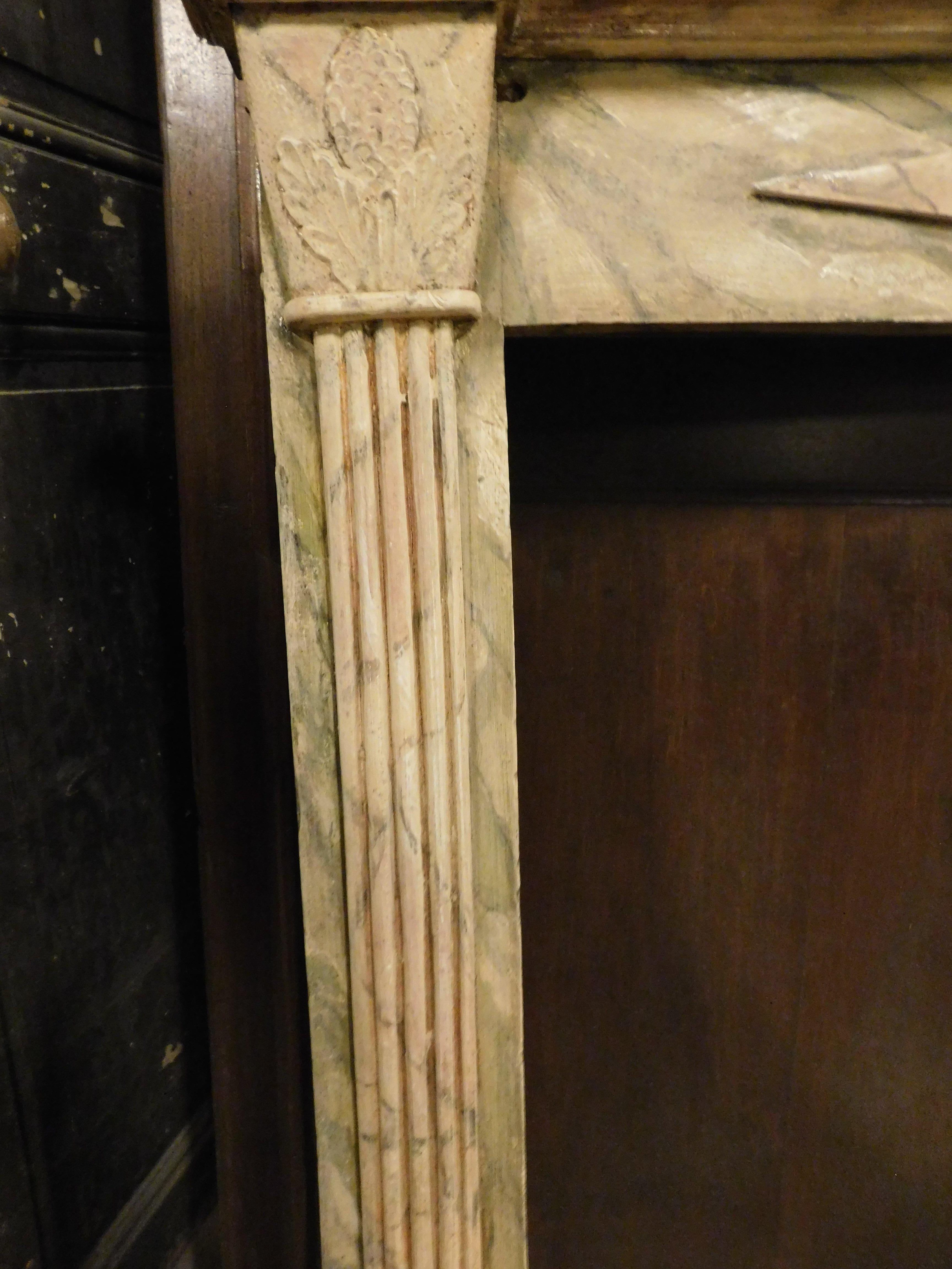 Vintage mantel fireplace, in faux marble lacquered and carved wood, Italy For Sale 3