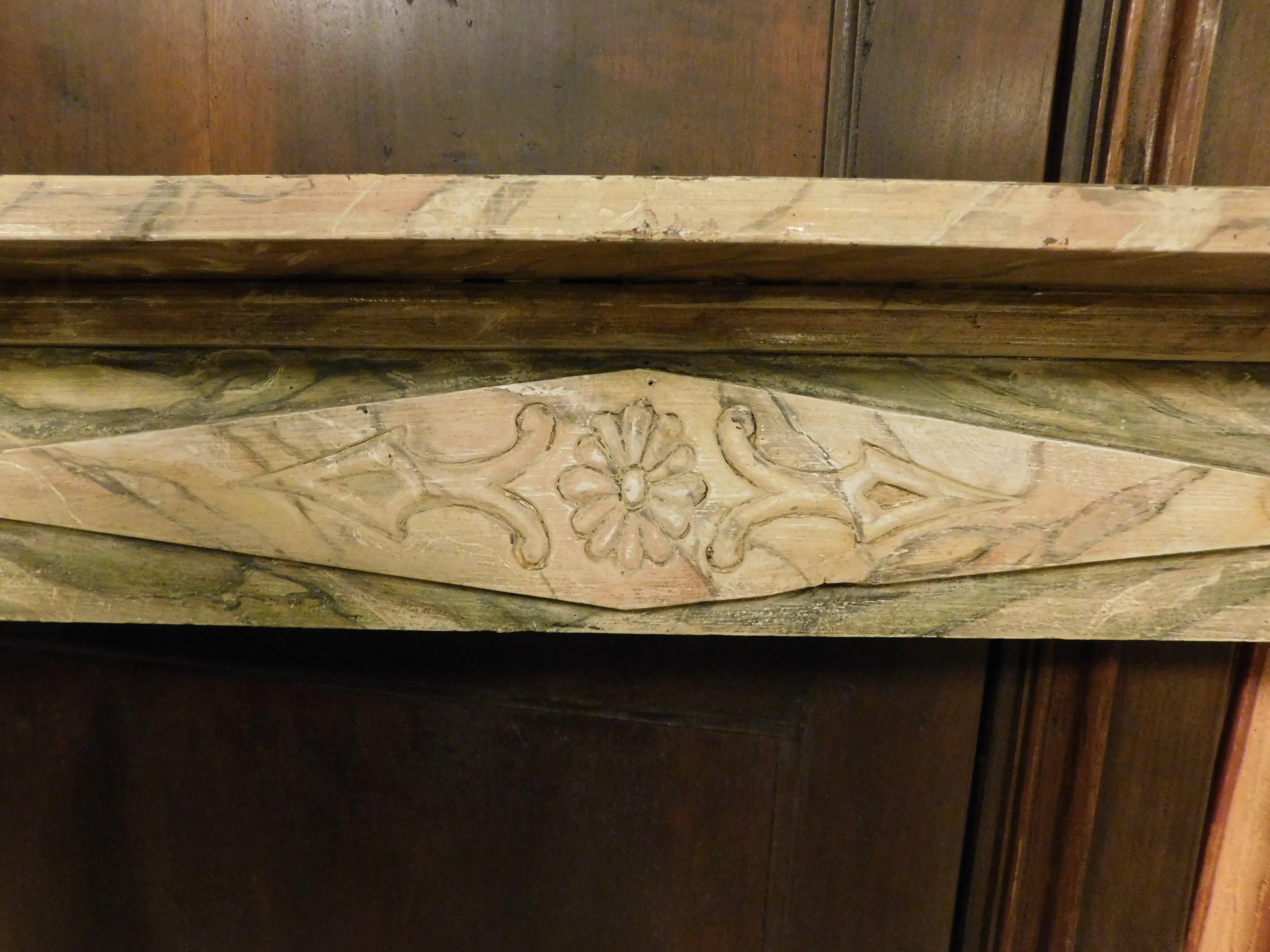 Vintage mantel fireplace, in faux marble lacquered and carved wood, Italy For Sale 2