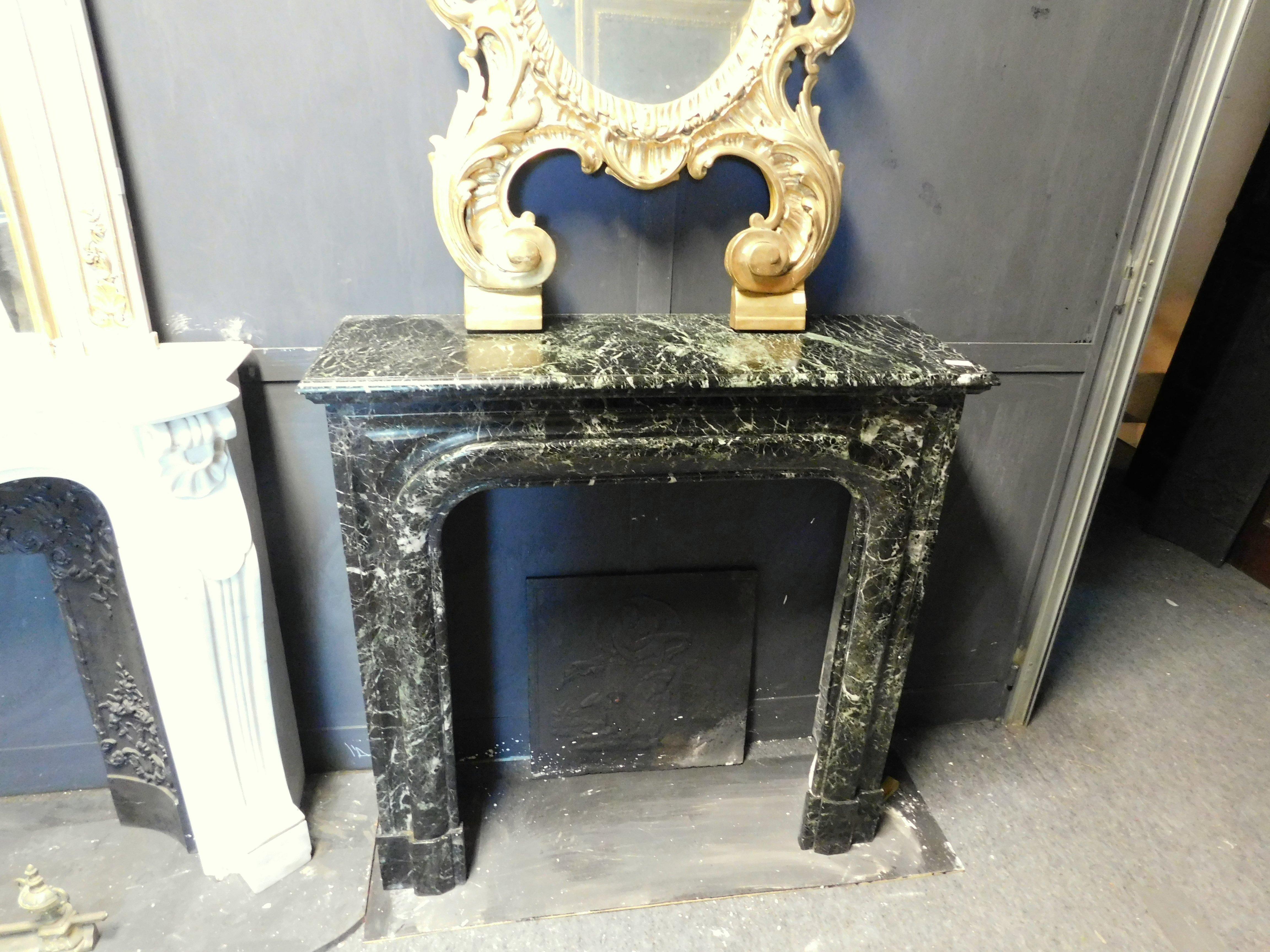 vintage mantel fireplace in verde Alpi marble, 1900s Italy In Good Condition For Sale In Cuneo, Italy (CN)