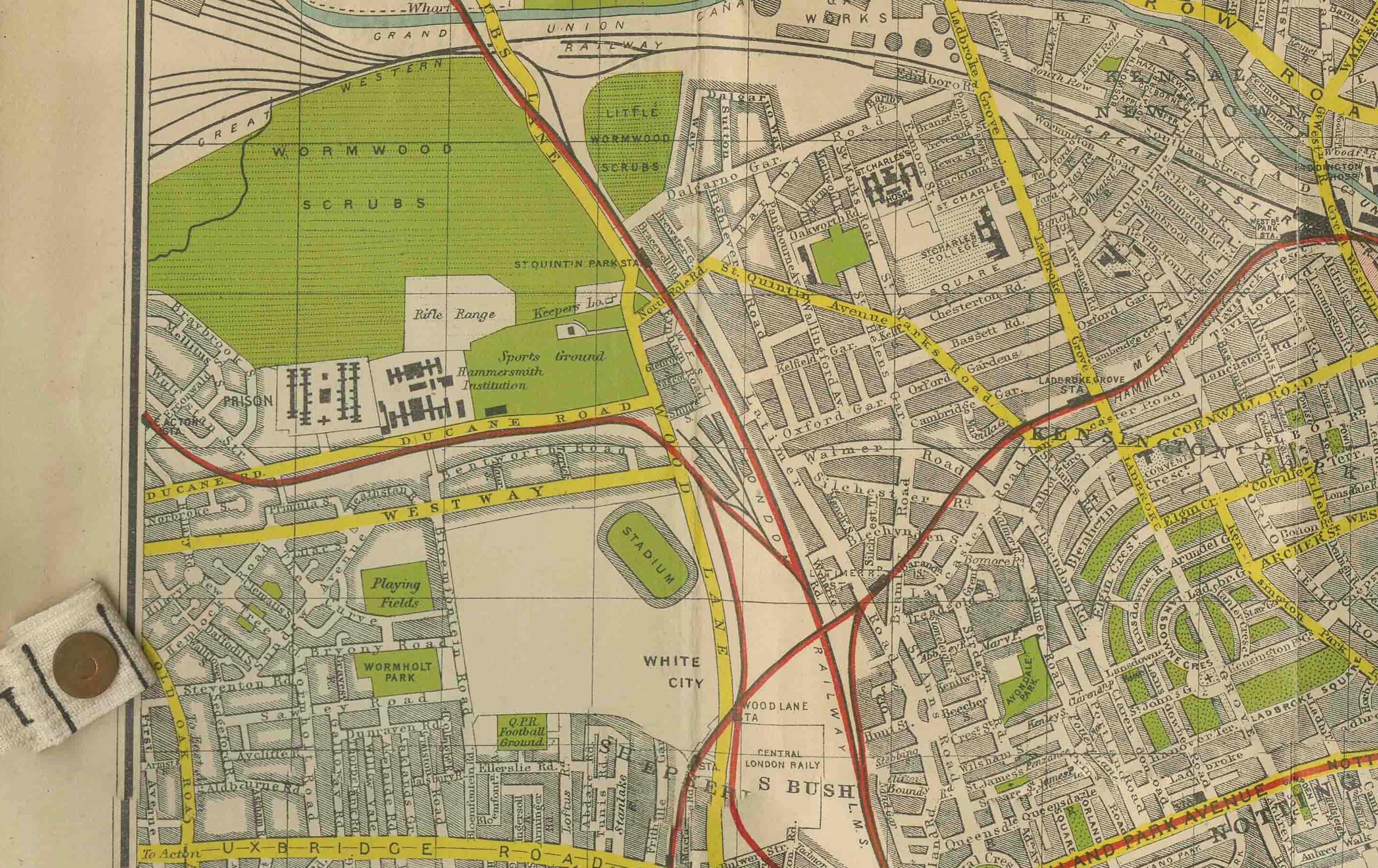 Mappa d'epoca di Londra - Mappa del centro di Londra con indicatore a nastro di Phillips, 1930 ca. In condizioni buone in vendita a Langweer, NL