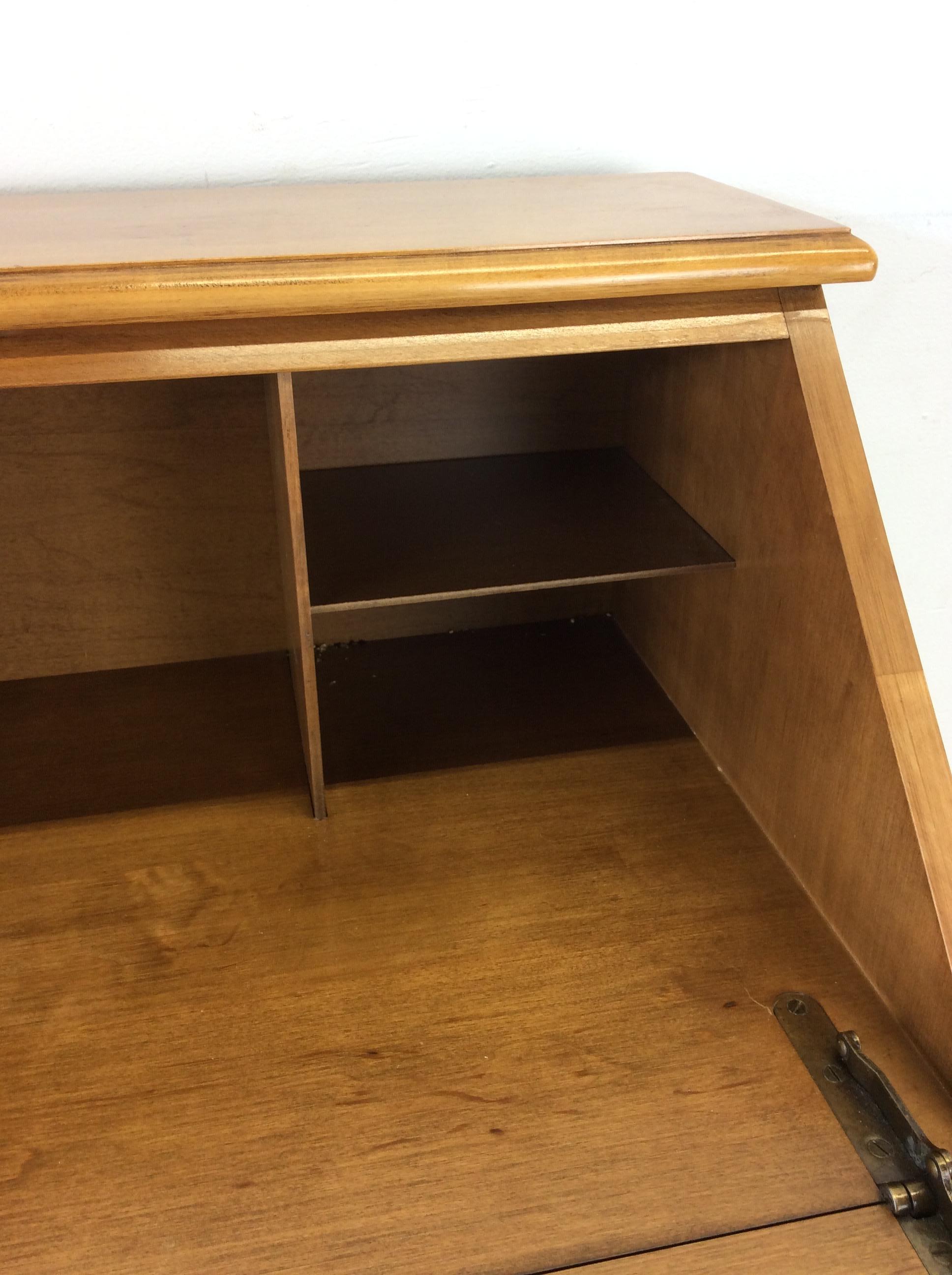 Vintage-Schreibtisch aus Ahornholz mit ausziehbarer Front im Angebot 12