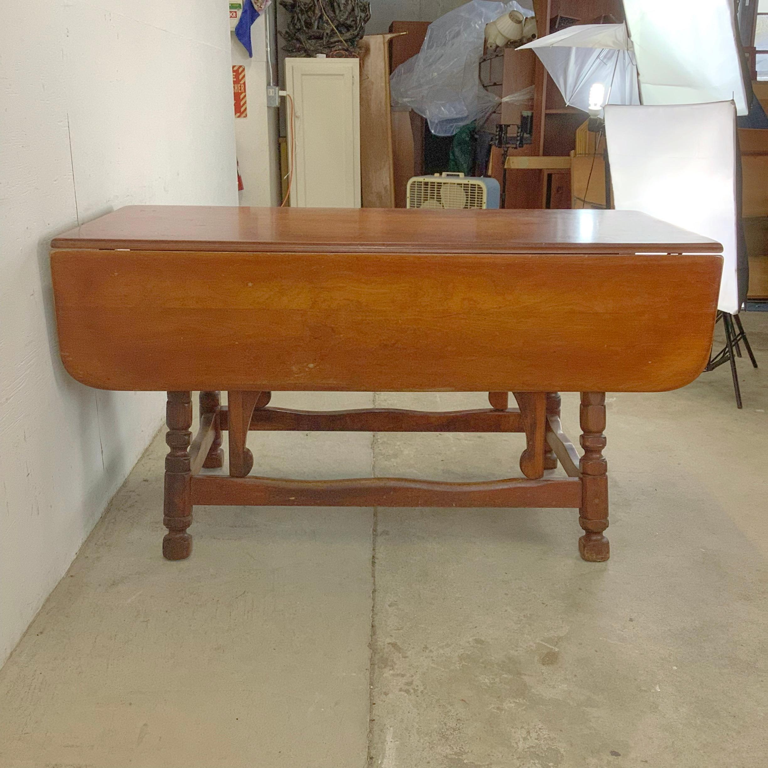 Tavolo da pranzo Coloni Revival in acero vintage di Cushman in vendita 7