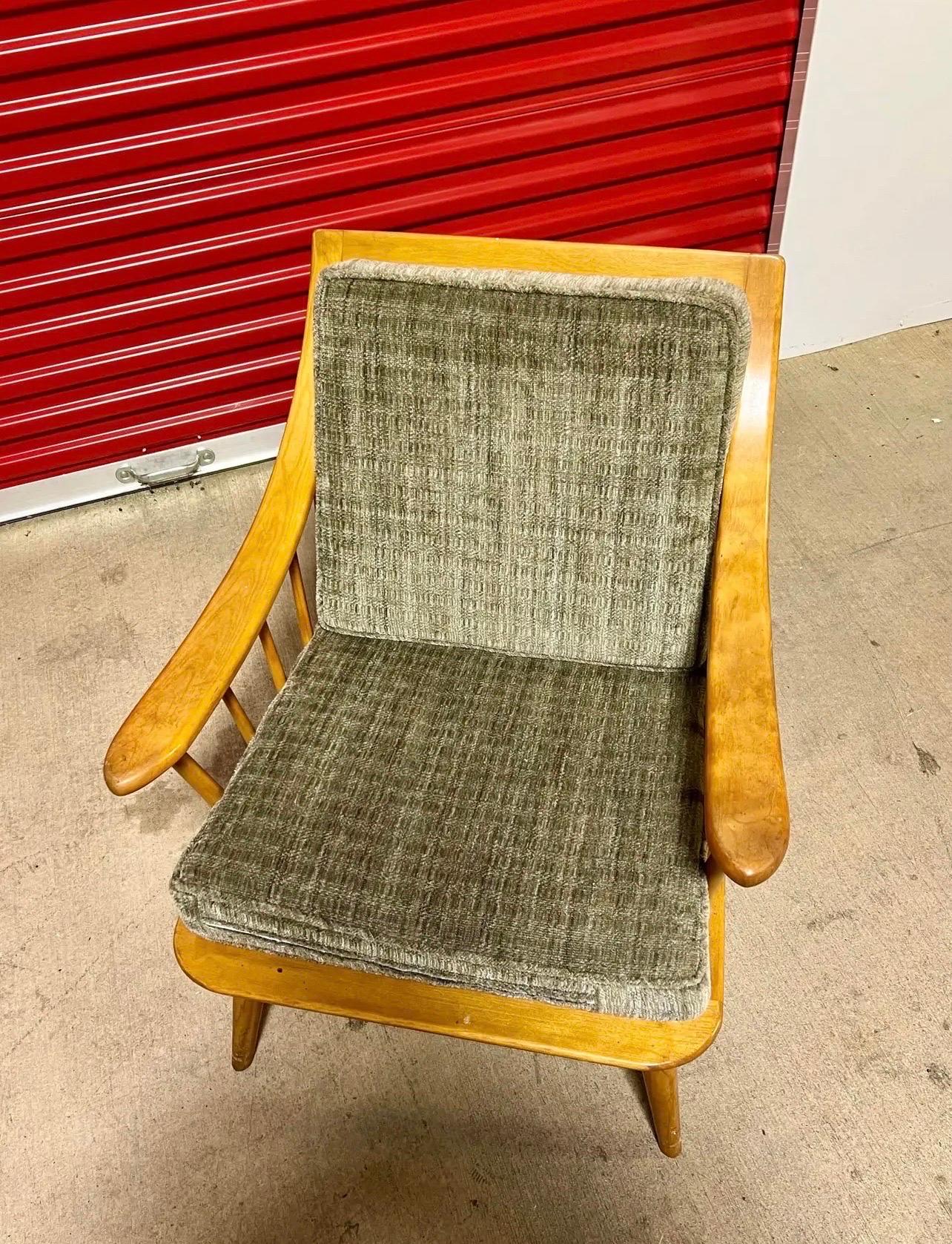 Mid-Century Modern Vintage Maple Conant Ball Spindle Lounge Chair For Sale