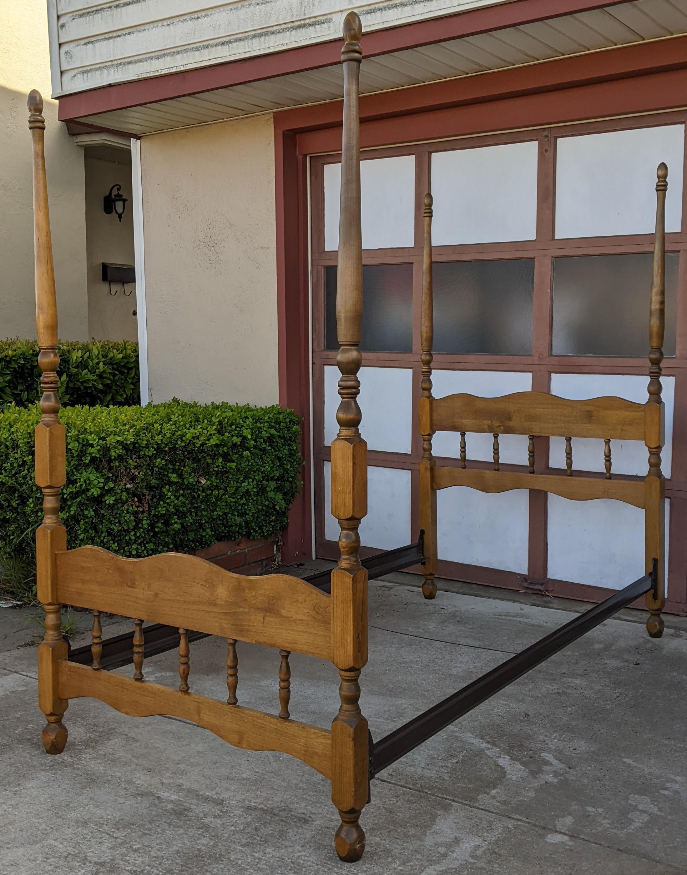 20th Century Vintage Maple Four-Poster Twin Bed For Sale