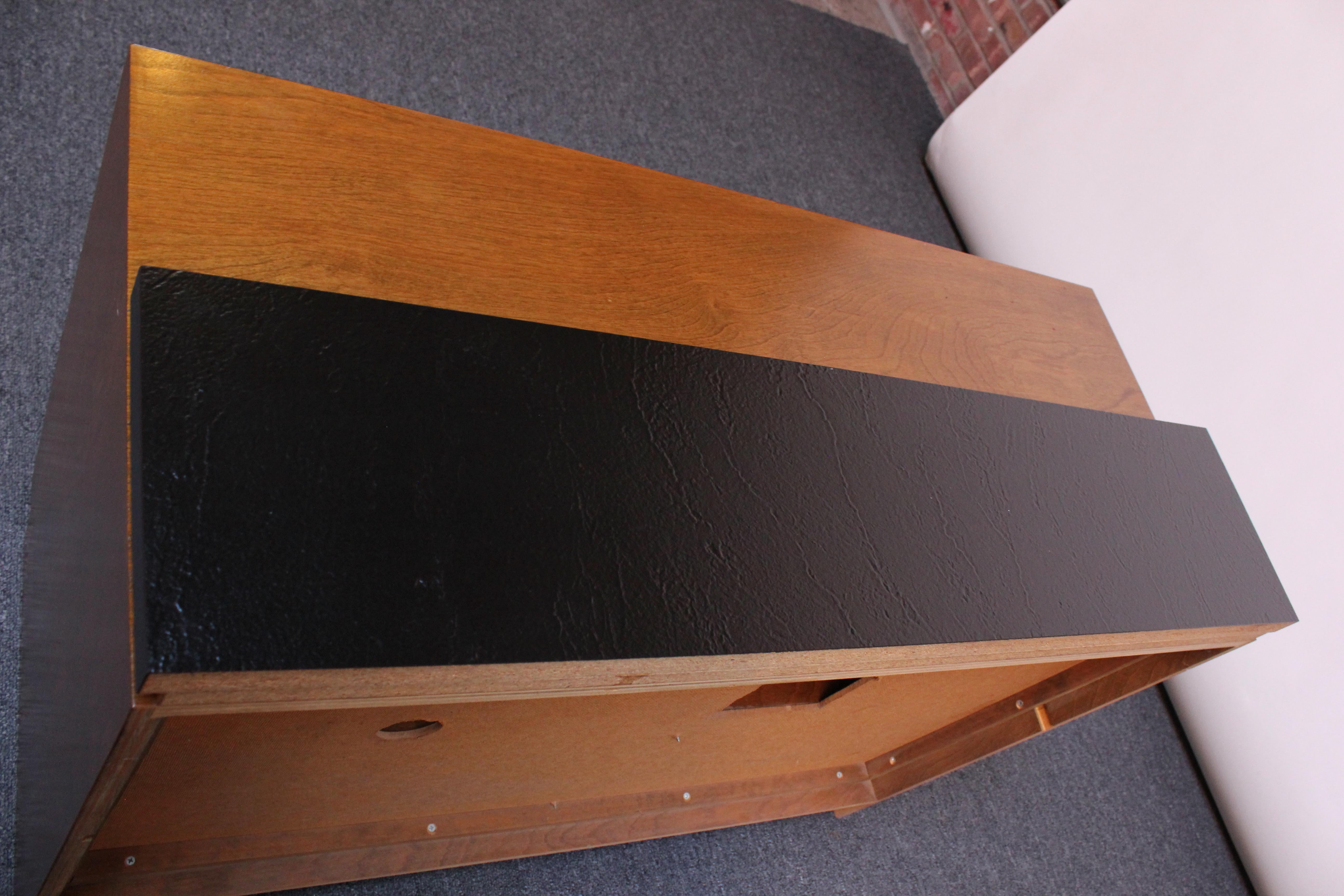 Vintage Maple Media Console with Extendable Surface For Sale 2