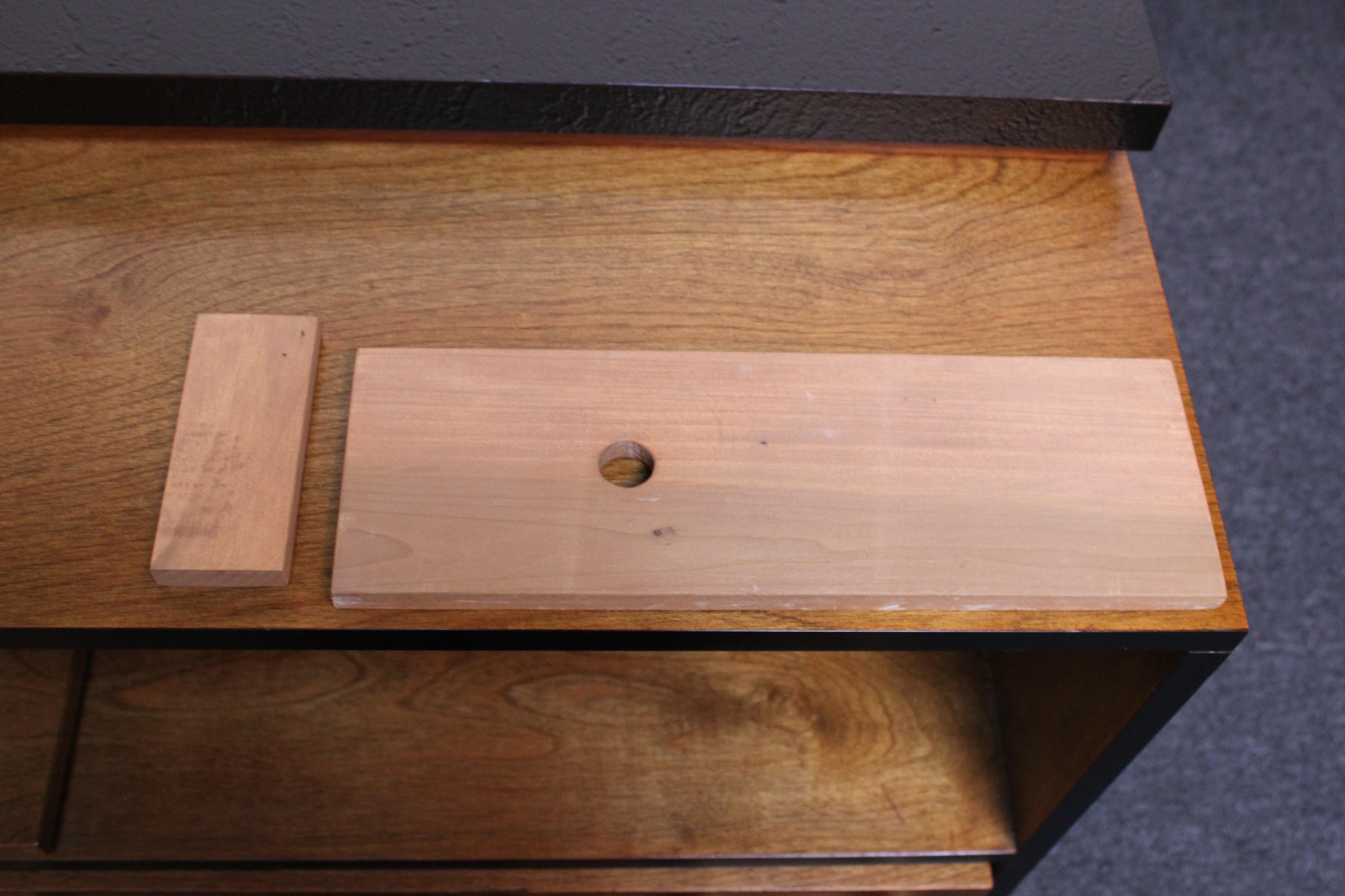 Vintage Maple Media Console with Extendable Surface For Sale 8