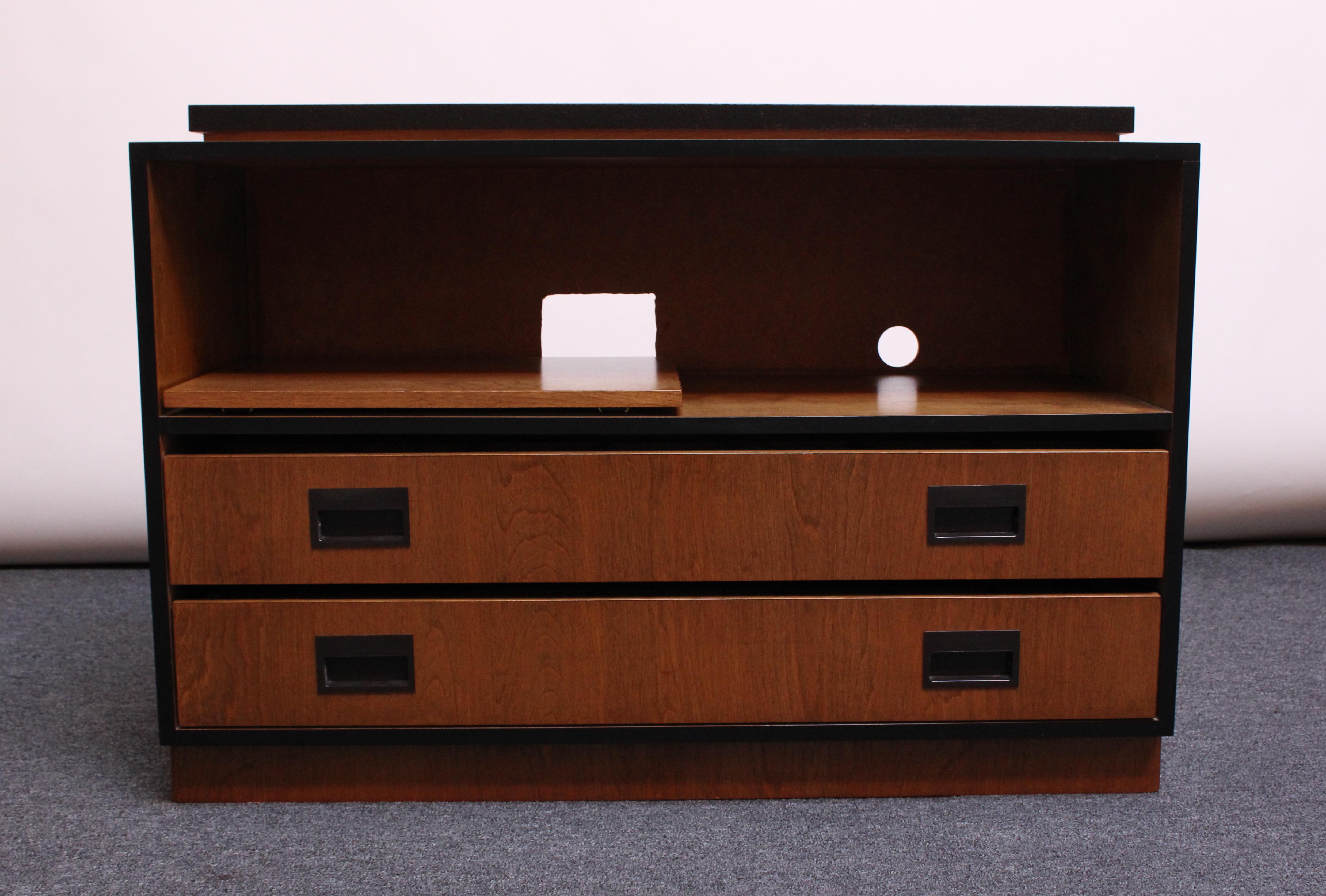 Mid-Century Modern Vintage Maple Media Console with Extendable Surface For Sale