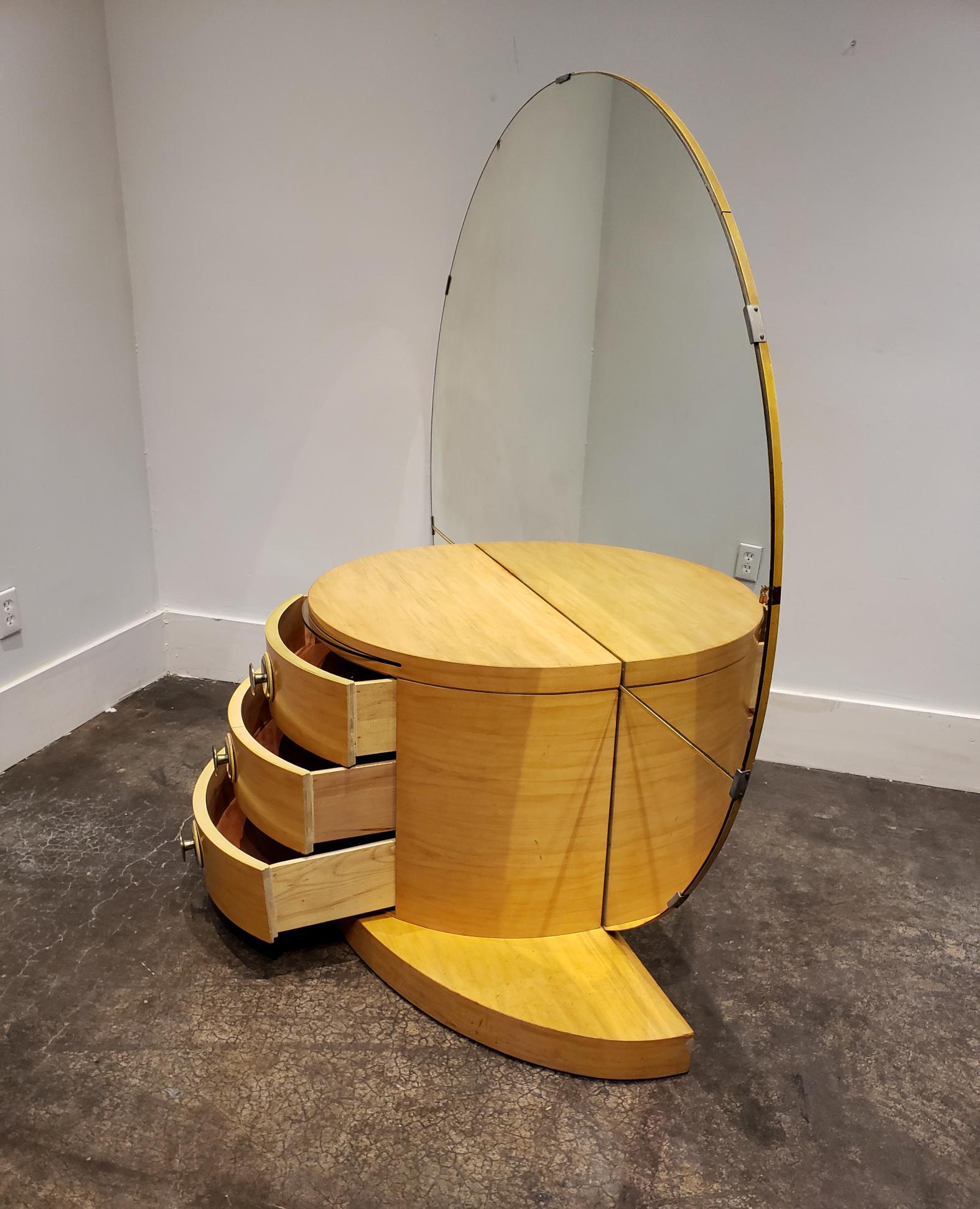Veneer Vintage Maple Wood Vanity with Large Mirror, circa 1970s For Sale