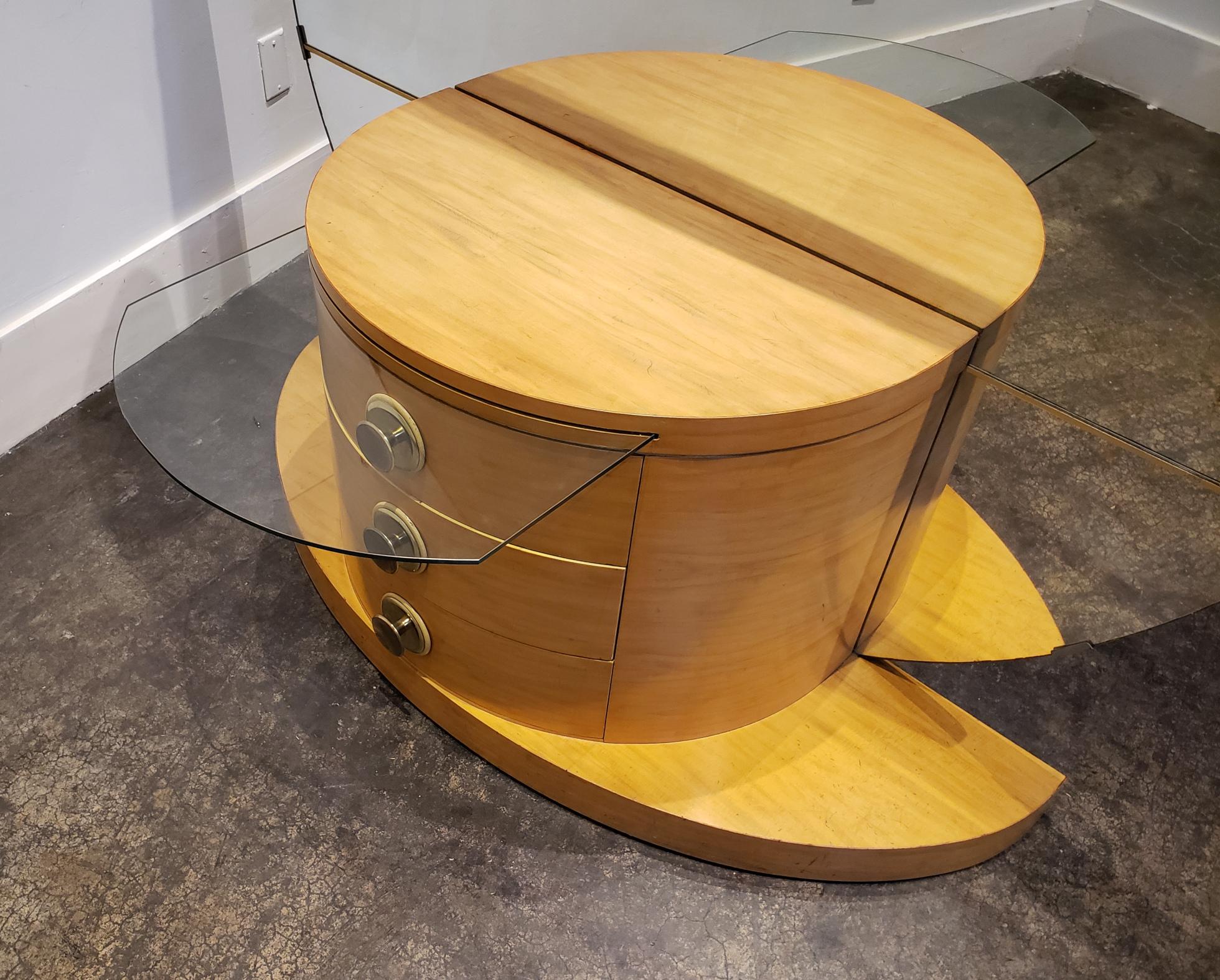 Vintage Maple Wood Vanity with Large Mirror, circa 1970s In Good Condition For Sale In Dallas, TX