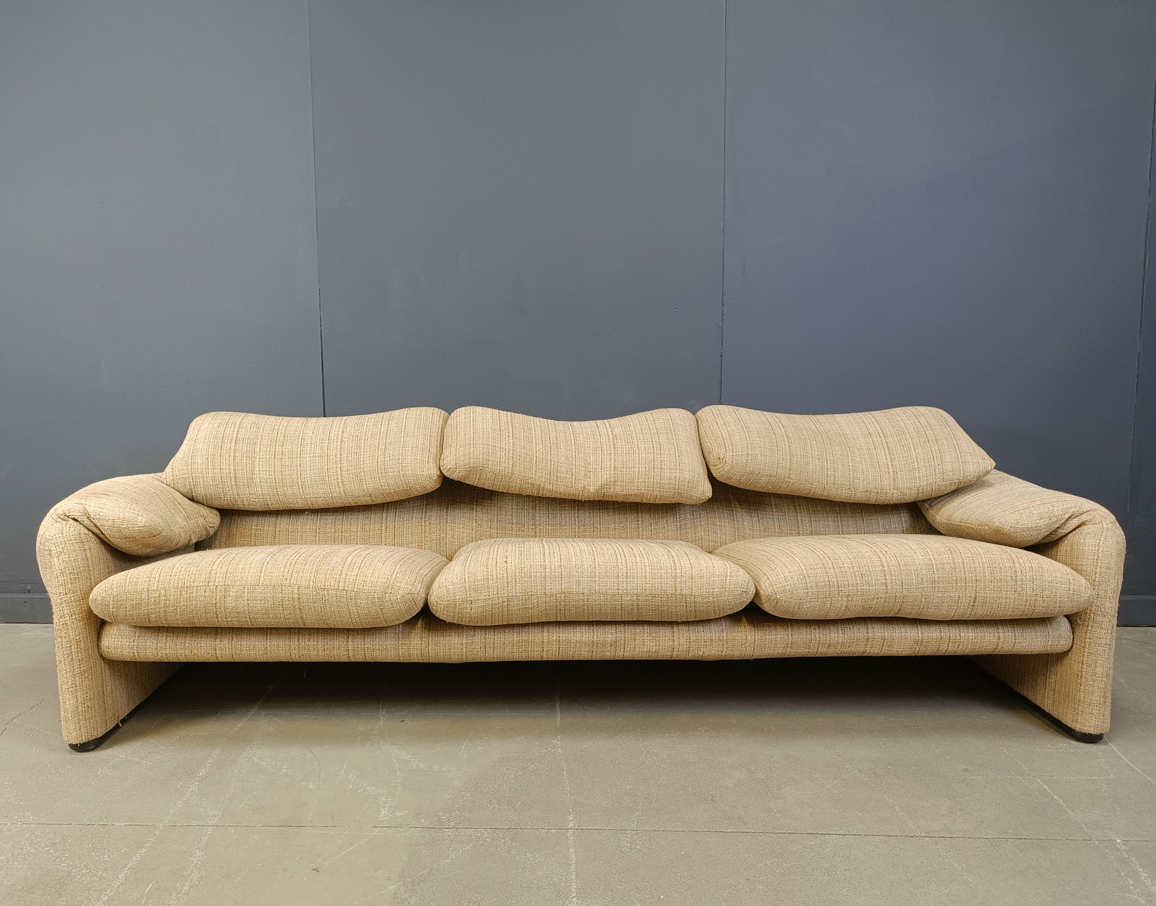 Vintage Maralunga 3 seater sofa by Vico Magistretti for Cassina, 1973 3