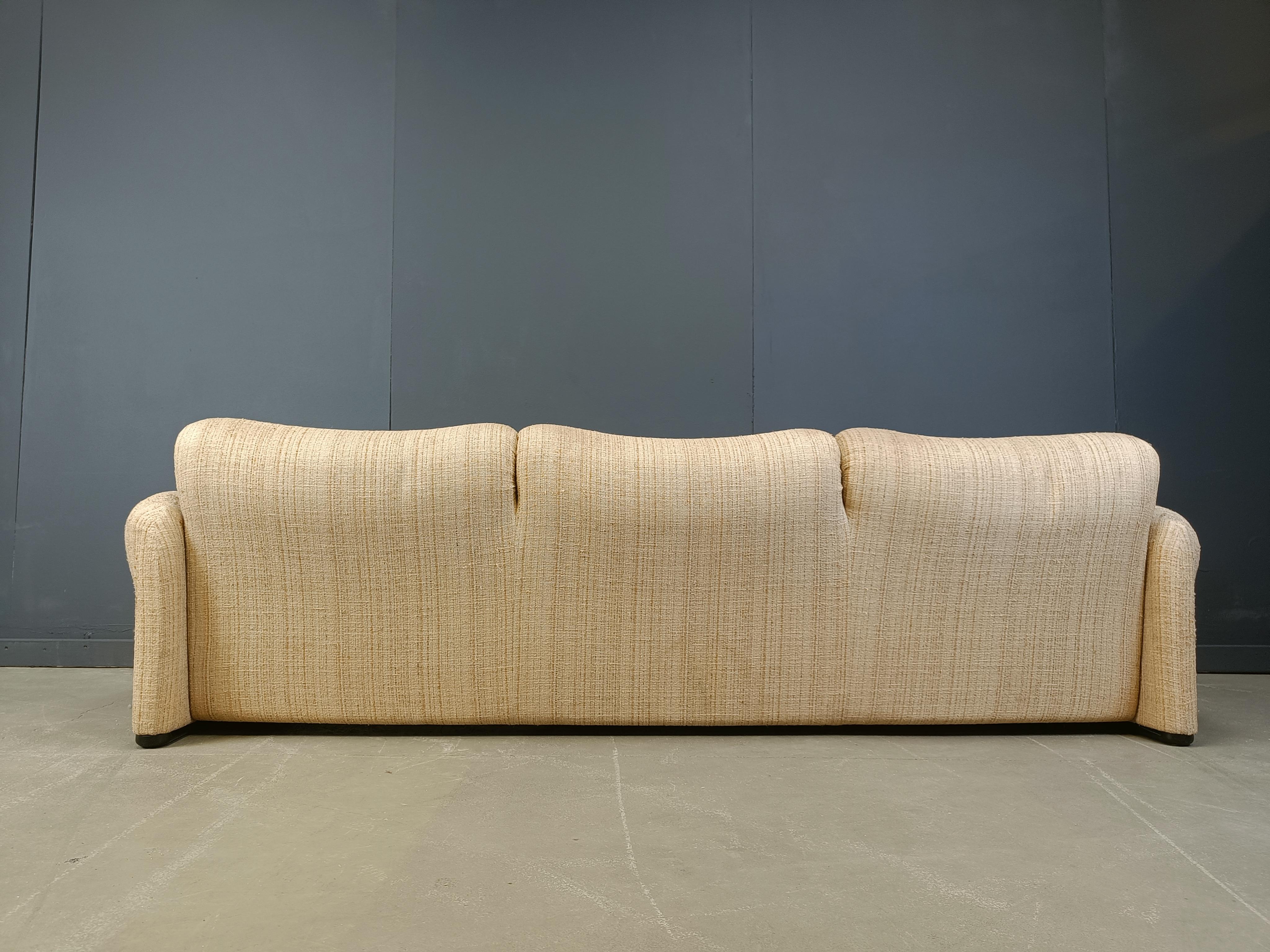 Mid-Century Modern Vintage Maralunga 3 seater sofa by Vico Magistretti for Cassina, 1973