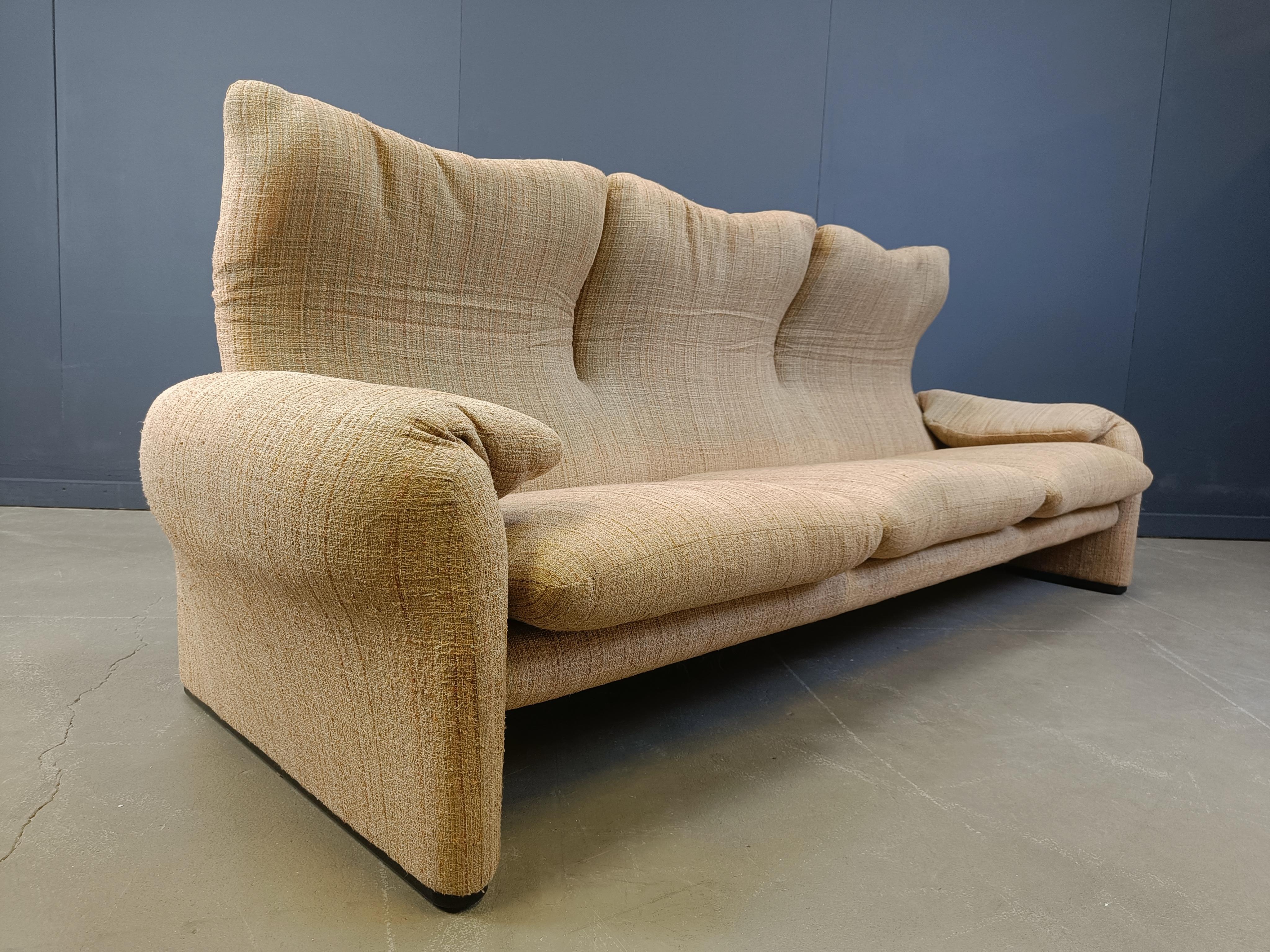 Italian Vintage Maralunga 3 seater sofa by Vico Magistretti for Cassina, 1973
