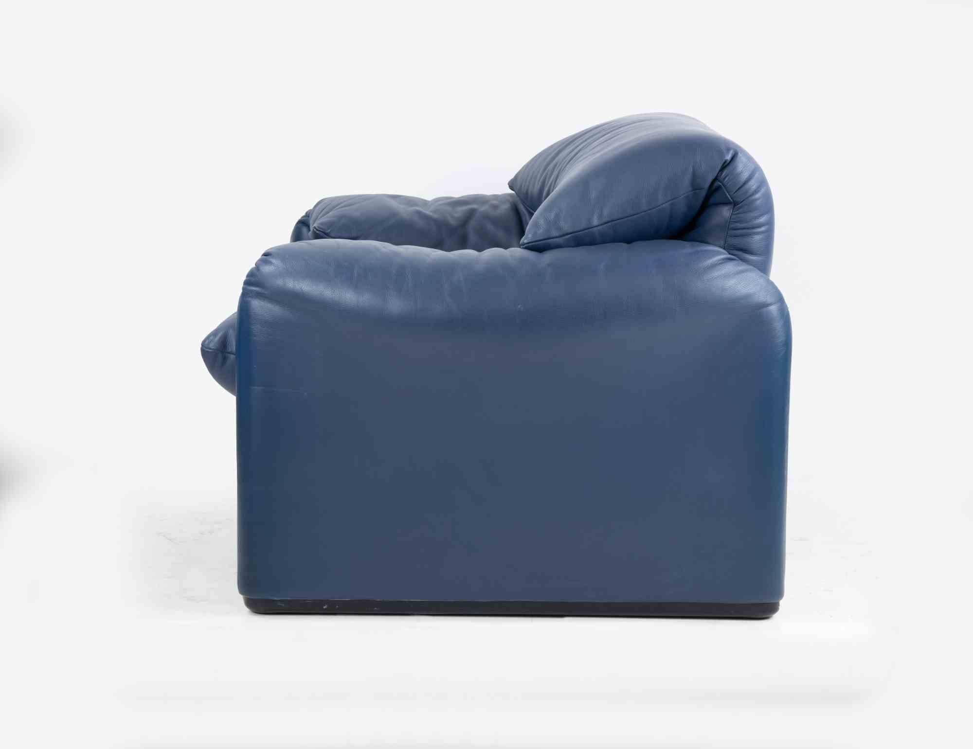 Late 20th Century Vintage Maralunga Blue Leather Armchair by Vico Magistretti for Cassina, 1970s For Sale