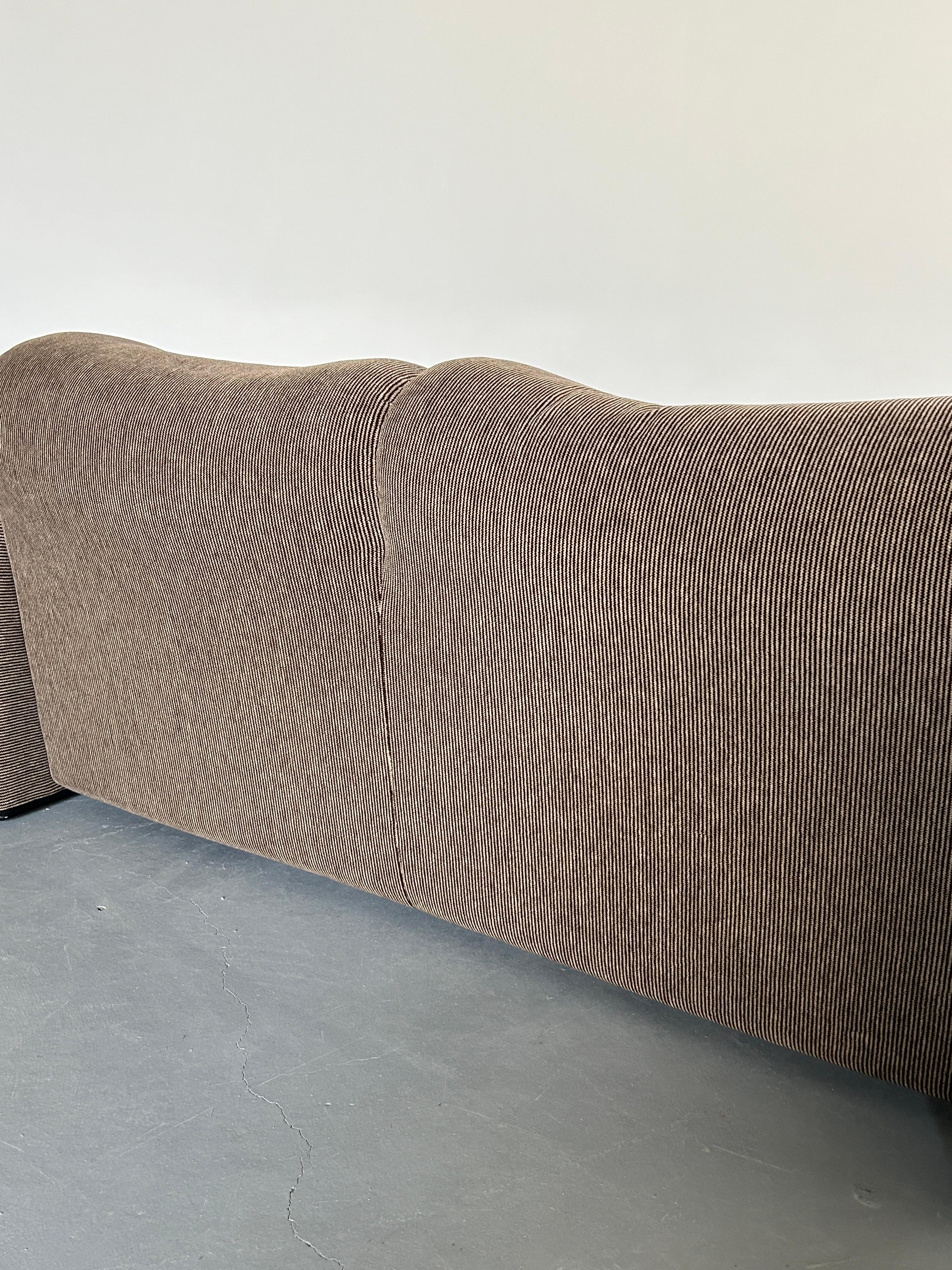 Vintage 'Maralunga' Iconic Two-Seater Sofa by Vico Magistretti for Cassina, 70s 3
