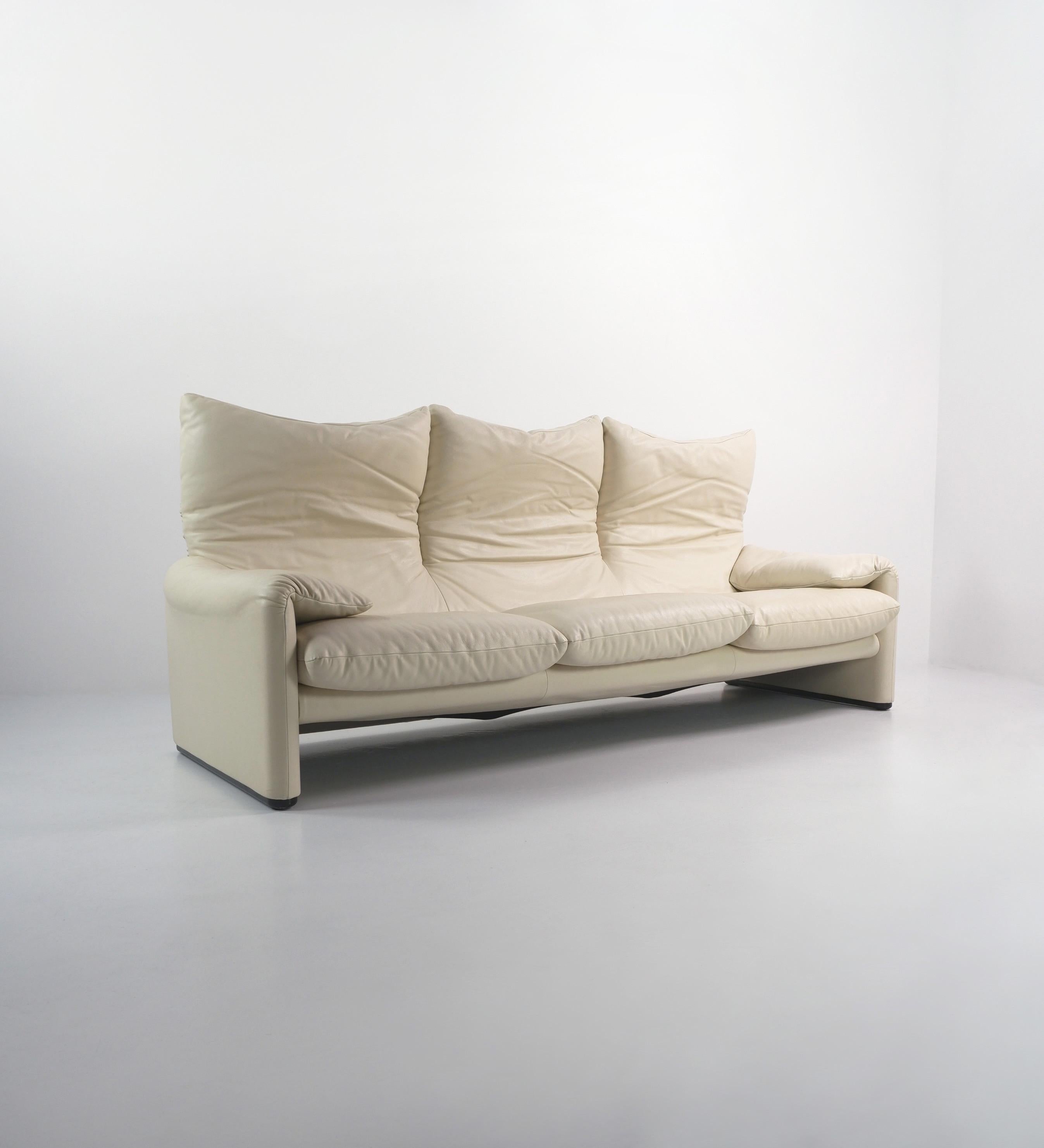 A late 20th century Maralunga sofa designed by Vico Magistretti and produced by Cassina, c.1990. Featuring Cassina's wonderfully luxurious Italian leather in ivory and adjustable backrest.
 