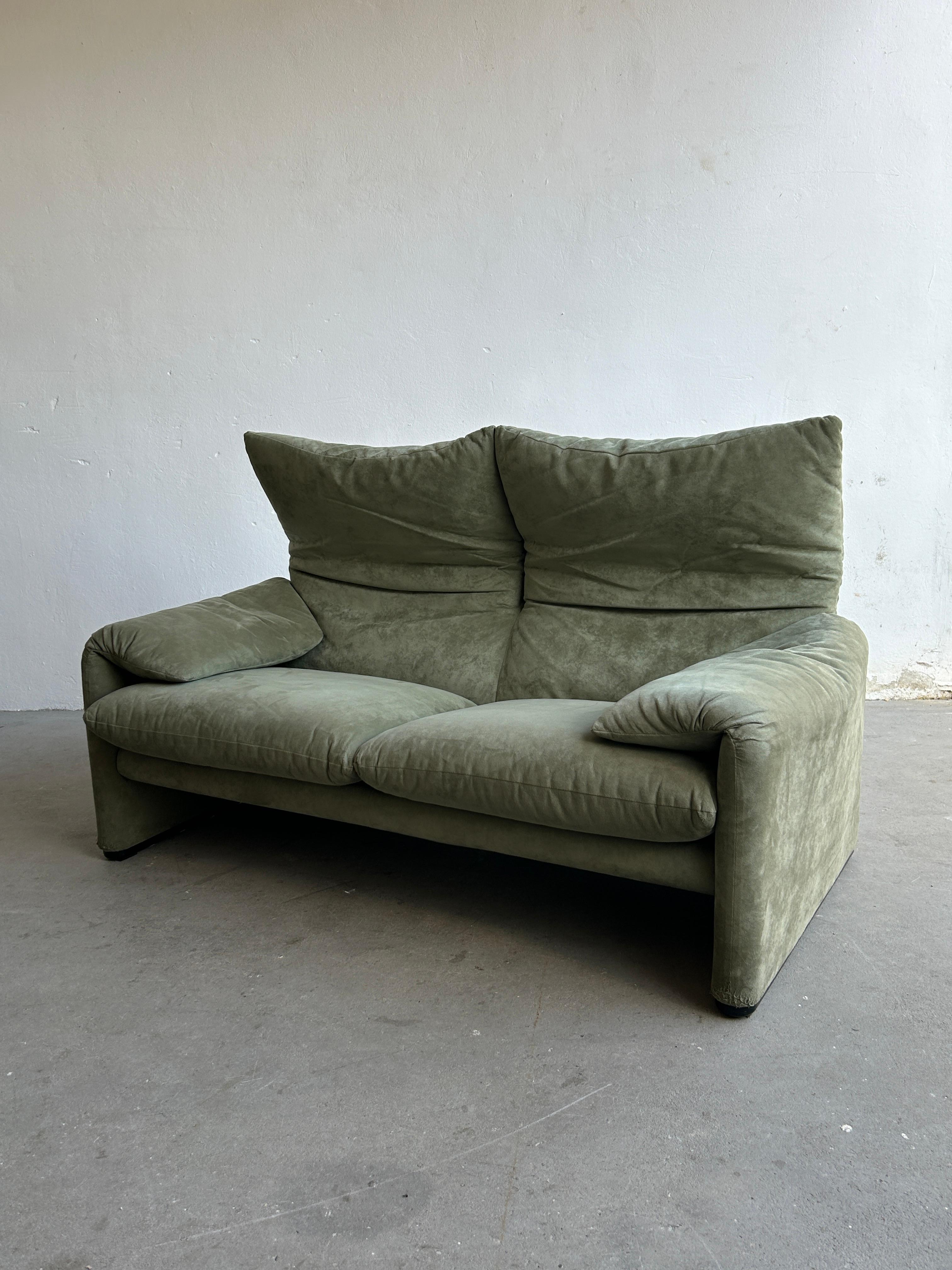 Vintage 'Maralunga' Two-Seater Sofa by Vico Magistretti for Cassina 2