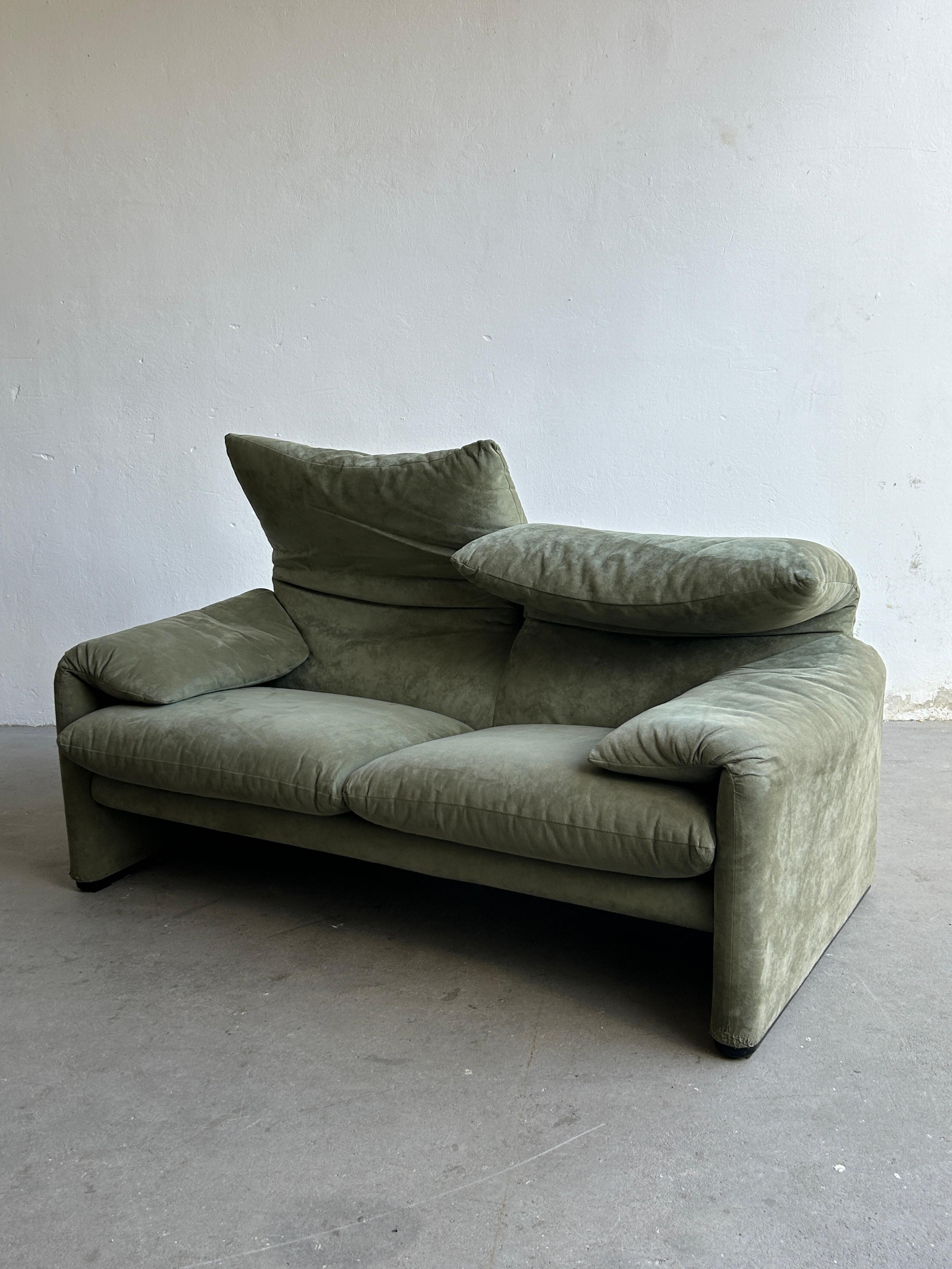 Vintage 'Maralunga' Two-Seater Sofa by Vico Magistretti for Cassina 3