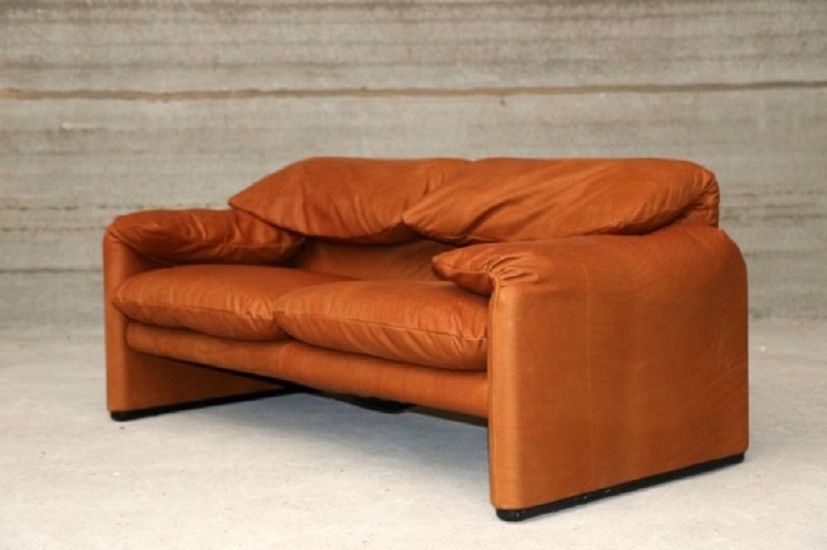 20th Century Vintage Maralunga Two-Seat Sofa by Vico Magistretti for Cassina For Sale