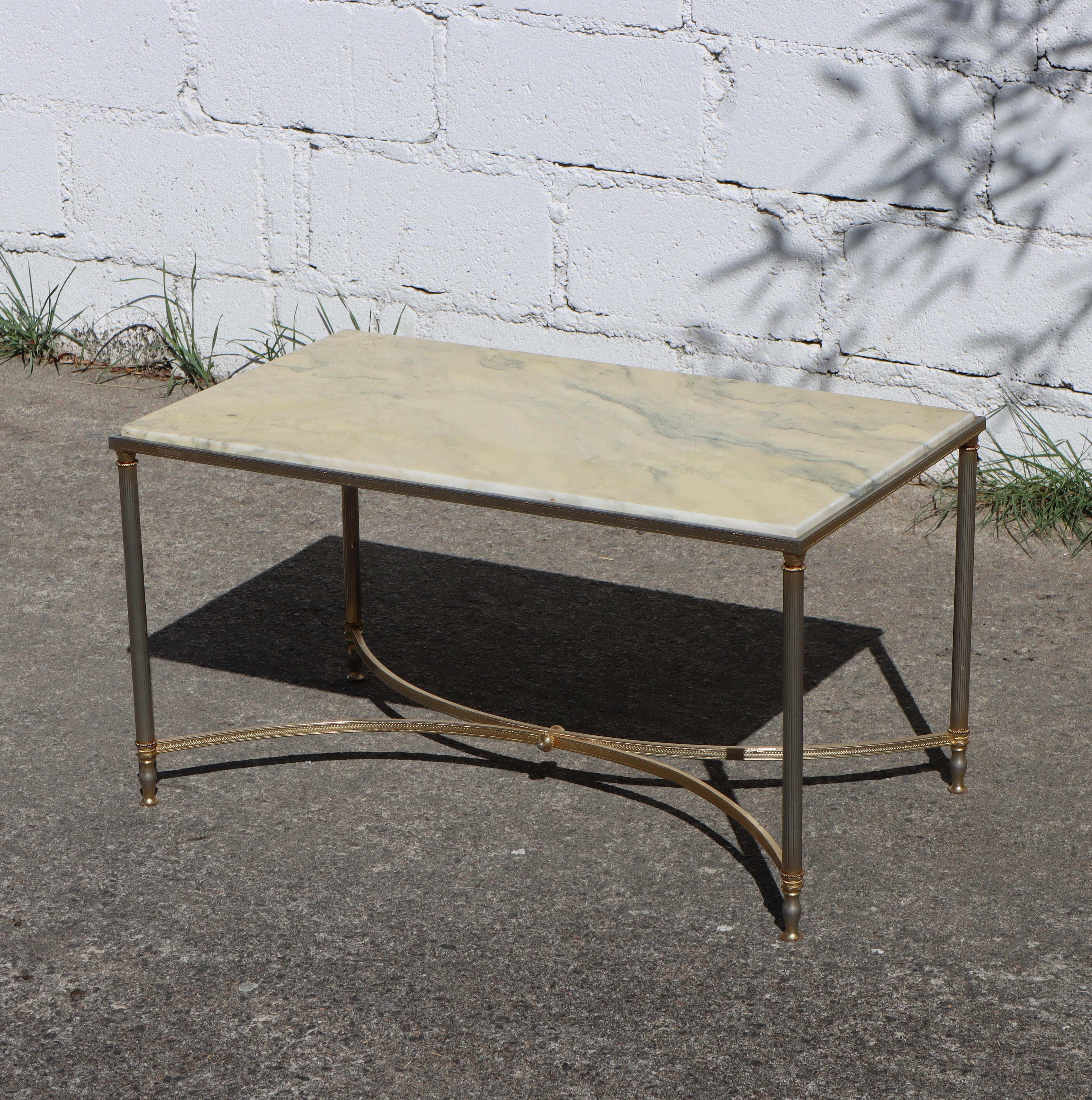 Anodisé Table basse vintage en marbre et laiton - Table de salon - Style Régence - années 70 en vente