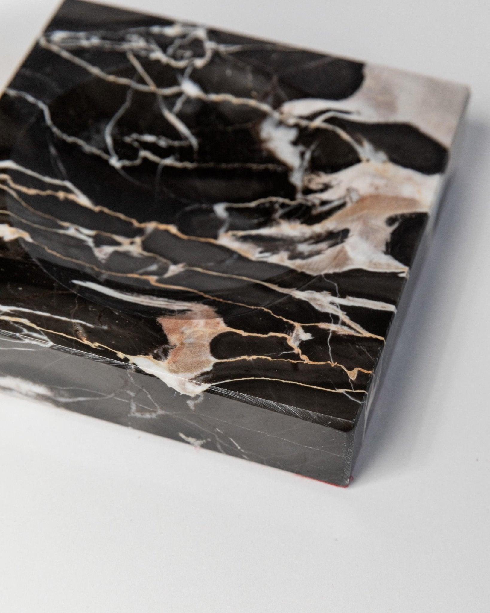 Marbre Cendrier vintage en marbre - Marbré noir, beige et blanc, 1970 en vente