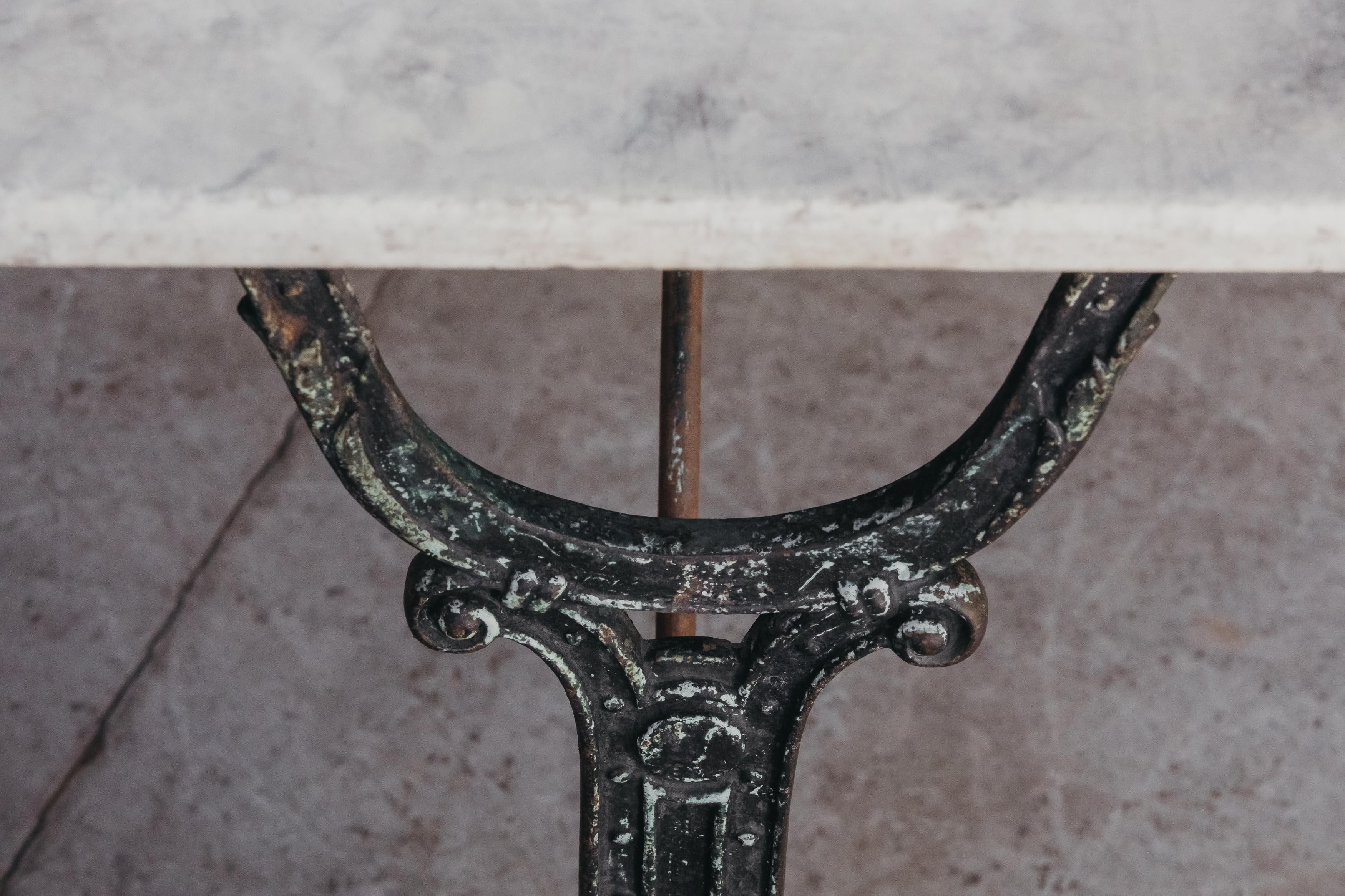 Milieu du XXe siècle Table de bistrot vintage en marbre de France, circa 1950