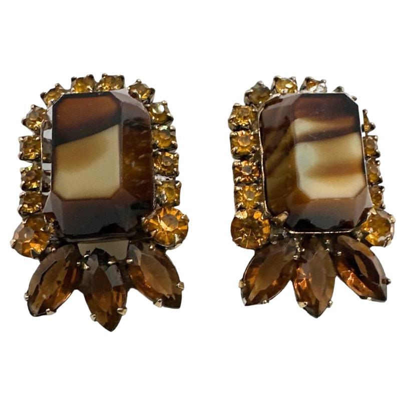 Vintage Marble Brown Glass and Champagne Color Rhinestone Clip on Earrings  For Sale
