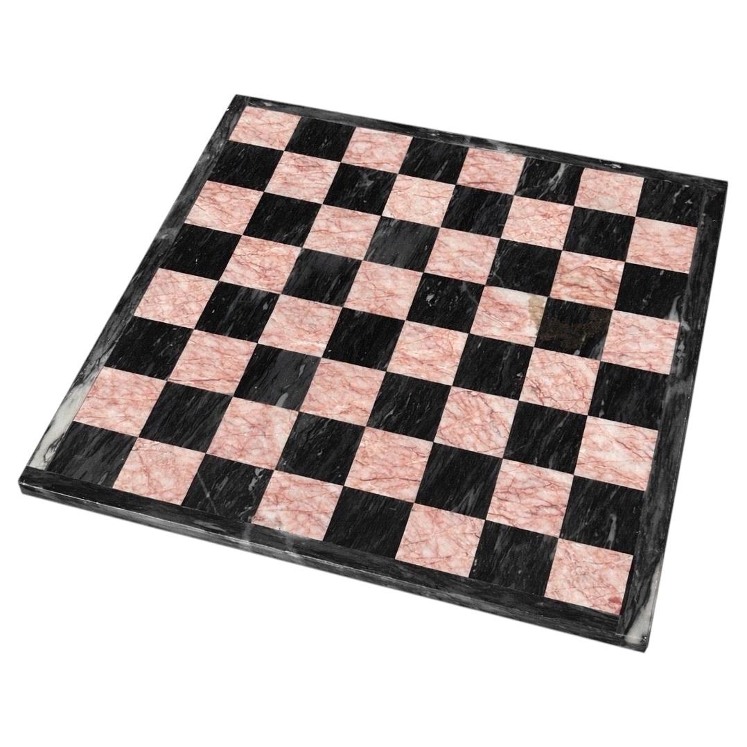 What size chessboard do professionals use?