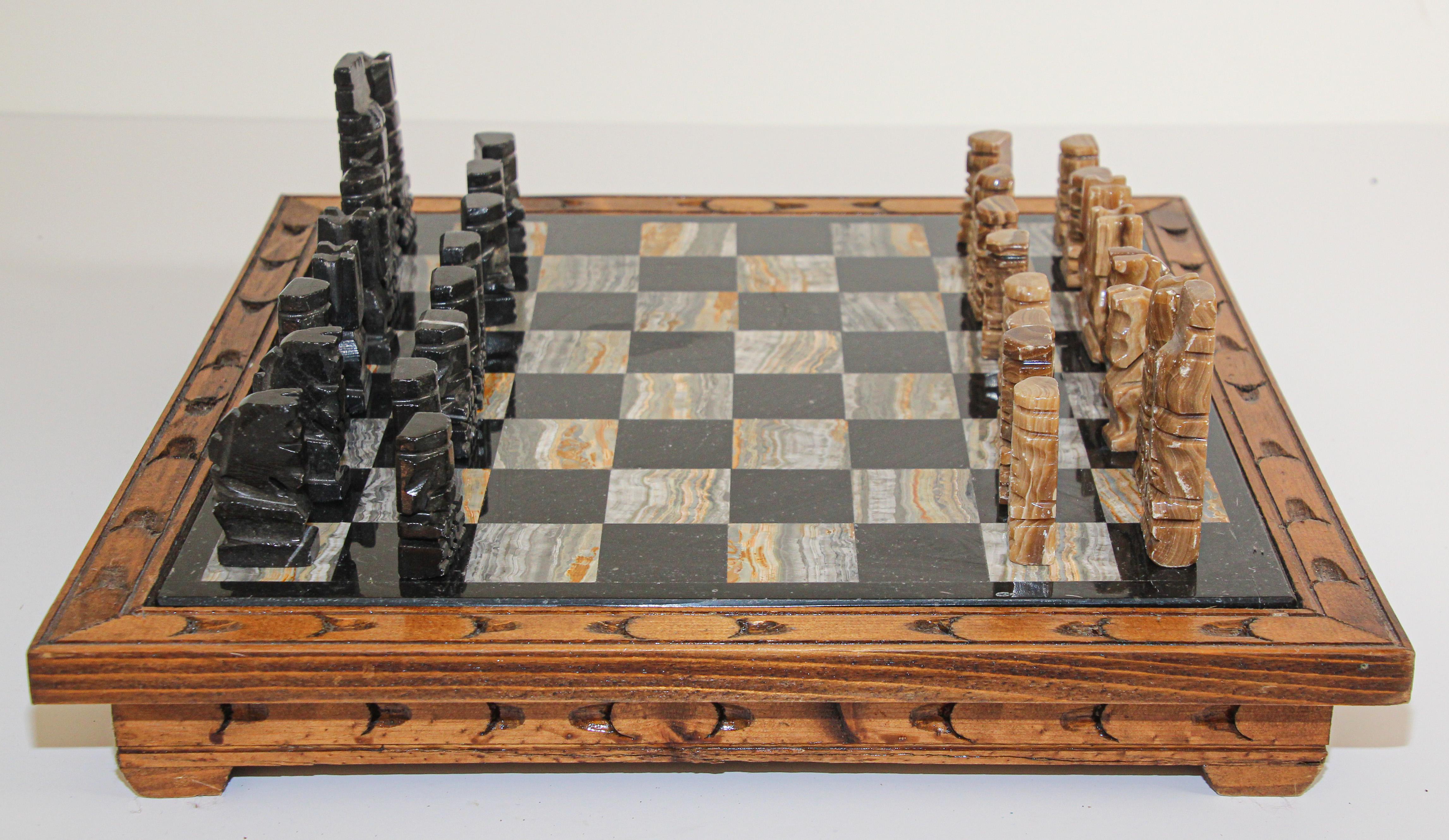 Vintage Marble Chess Board with Hand Carved Black and White Onyx Chess Pieces 3
