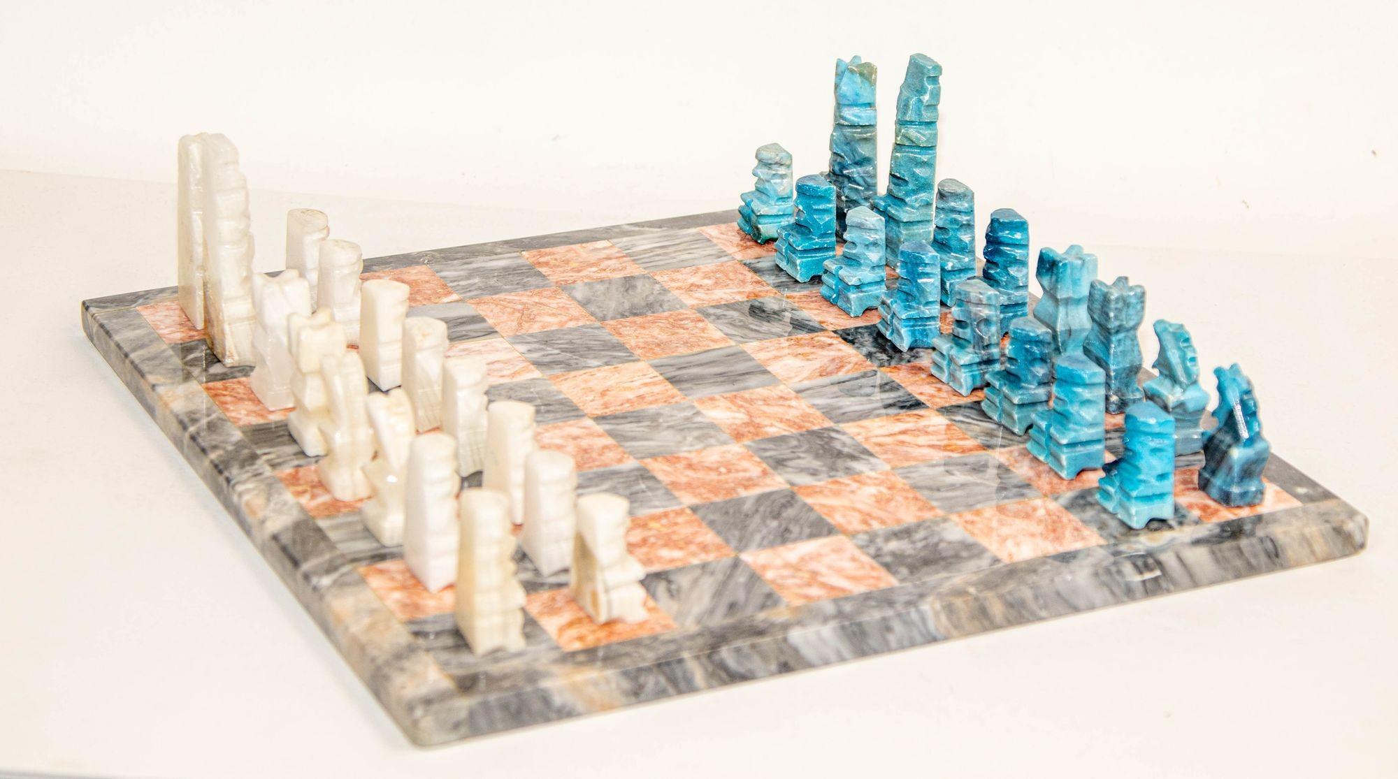 Ensemble d'échecs en marbre vintage avec pièces en onyx blanc et turquoise sculptées à la main en vente 6