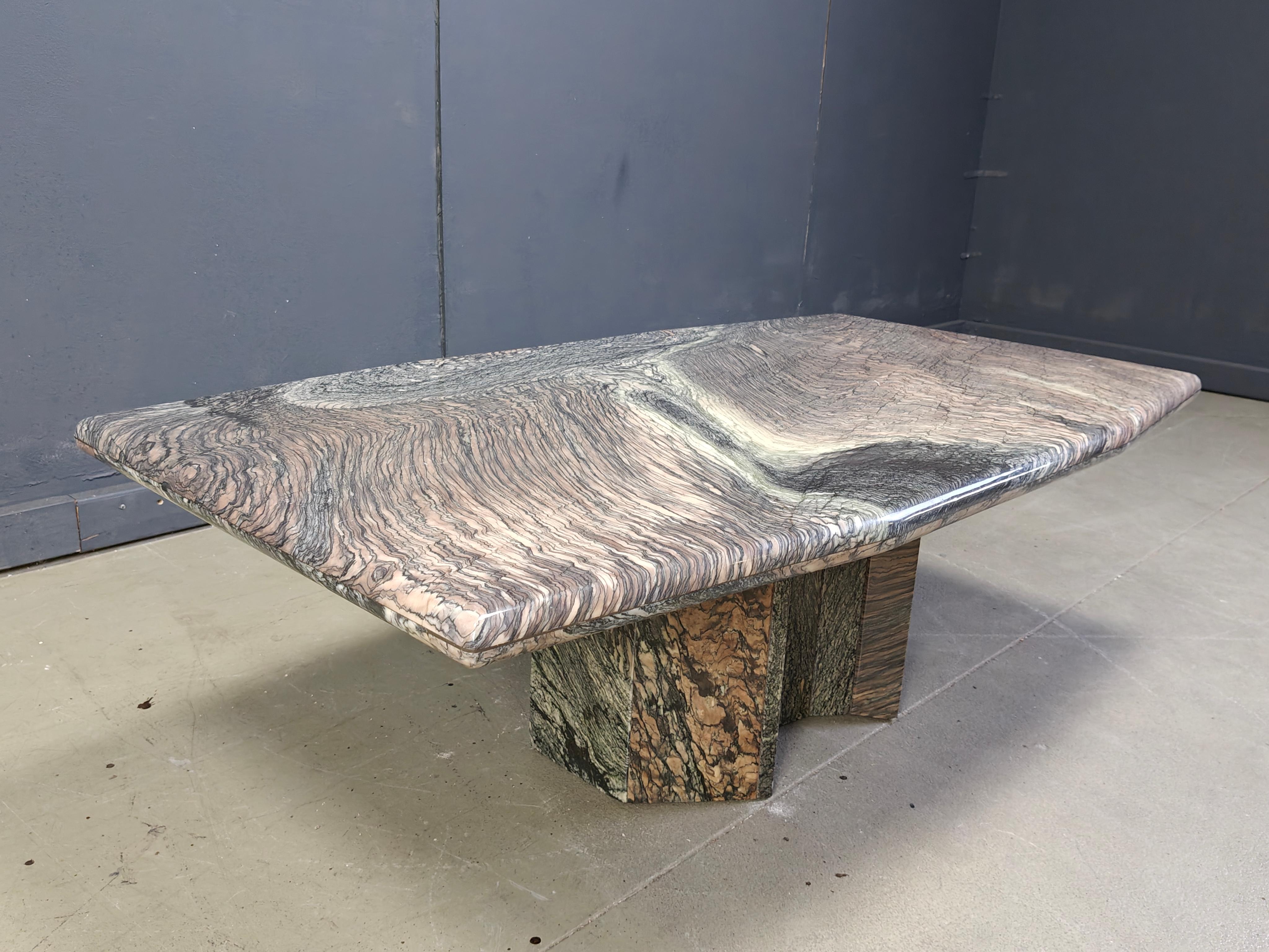 Italian Vintage marble coffee table, 1970s For Sale