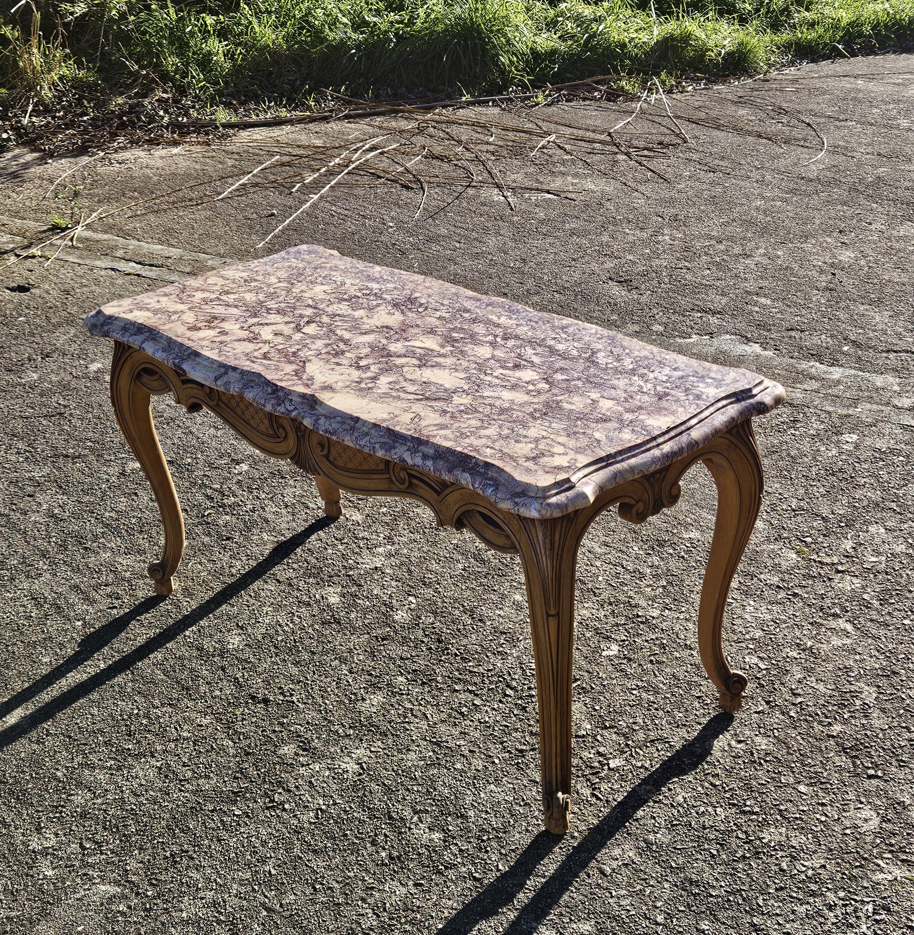 Mesa de centro de mármol vintage-Mesa de cóctel de madera y mármol-Estilo Luis XV-60s en venta 3