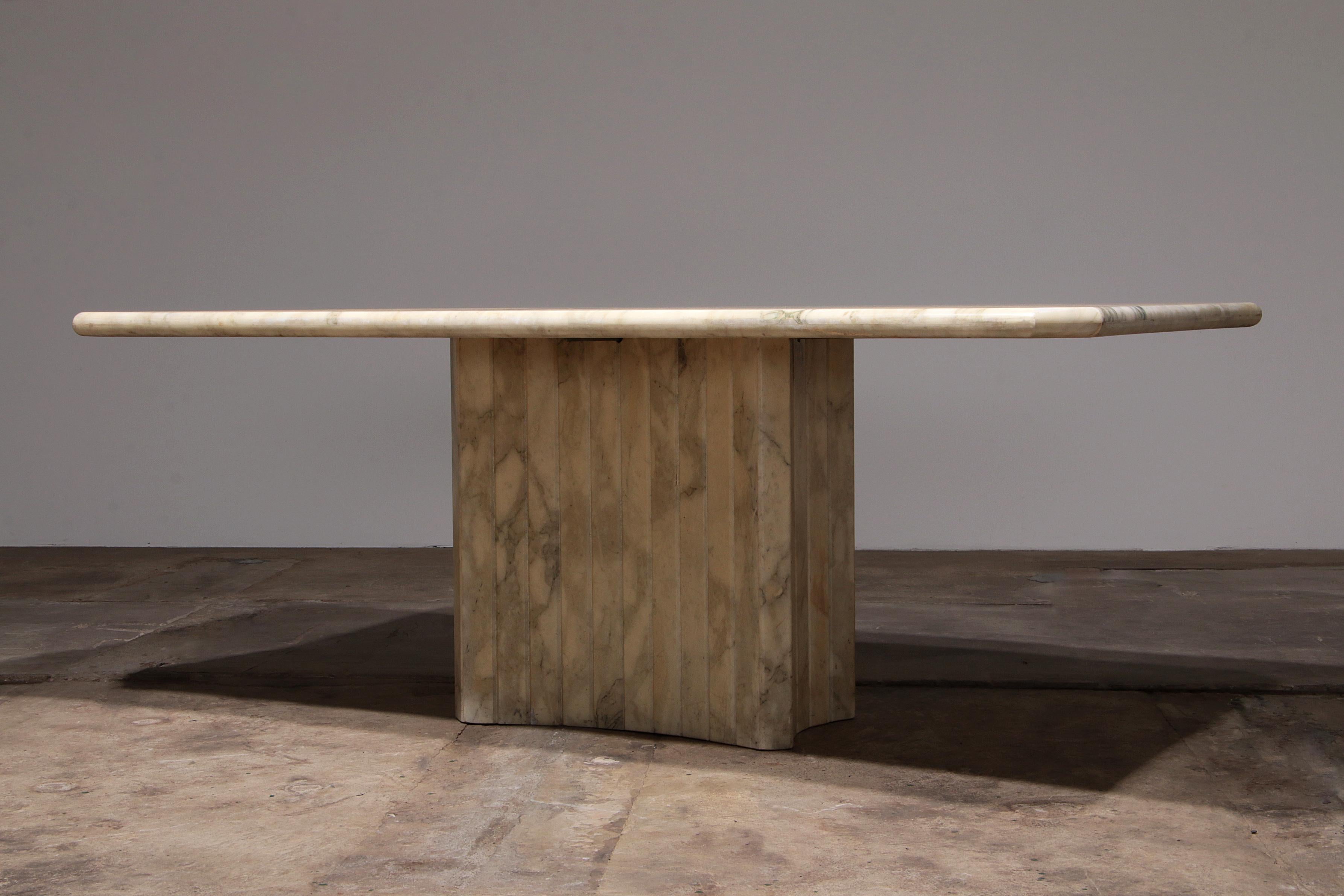Mid-Century Modern Vintage marble dining table from 1970 - Italian design For Sale